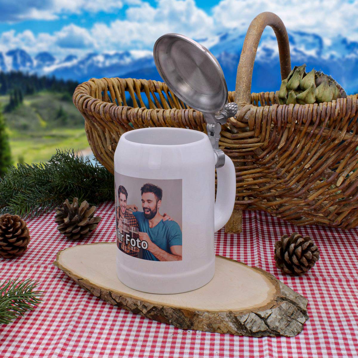 printplanet® Bierkrug mit Foto & Deckel – personalisierter Steinkrug 0,5 L – Humpen selbst gestalten – Krug mit eigenem Motiv – Geschenkidee für Bierliebhaber – spülmaschinengeeignet