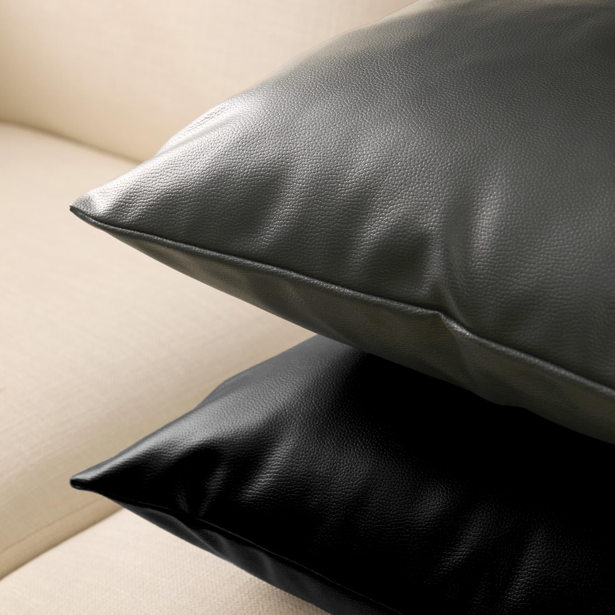 Encasa XO Housse de Coussin Similicuir, sans Insert 24"x24" Noir | Similicuir épais résistant à l'eau | Style ferme moderne, facile à nettoyer | Fermeture invisible | Lot de 2