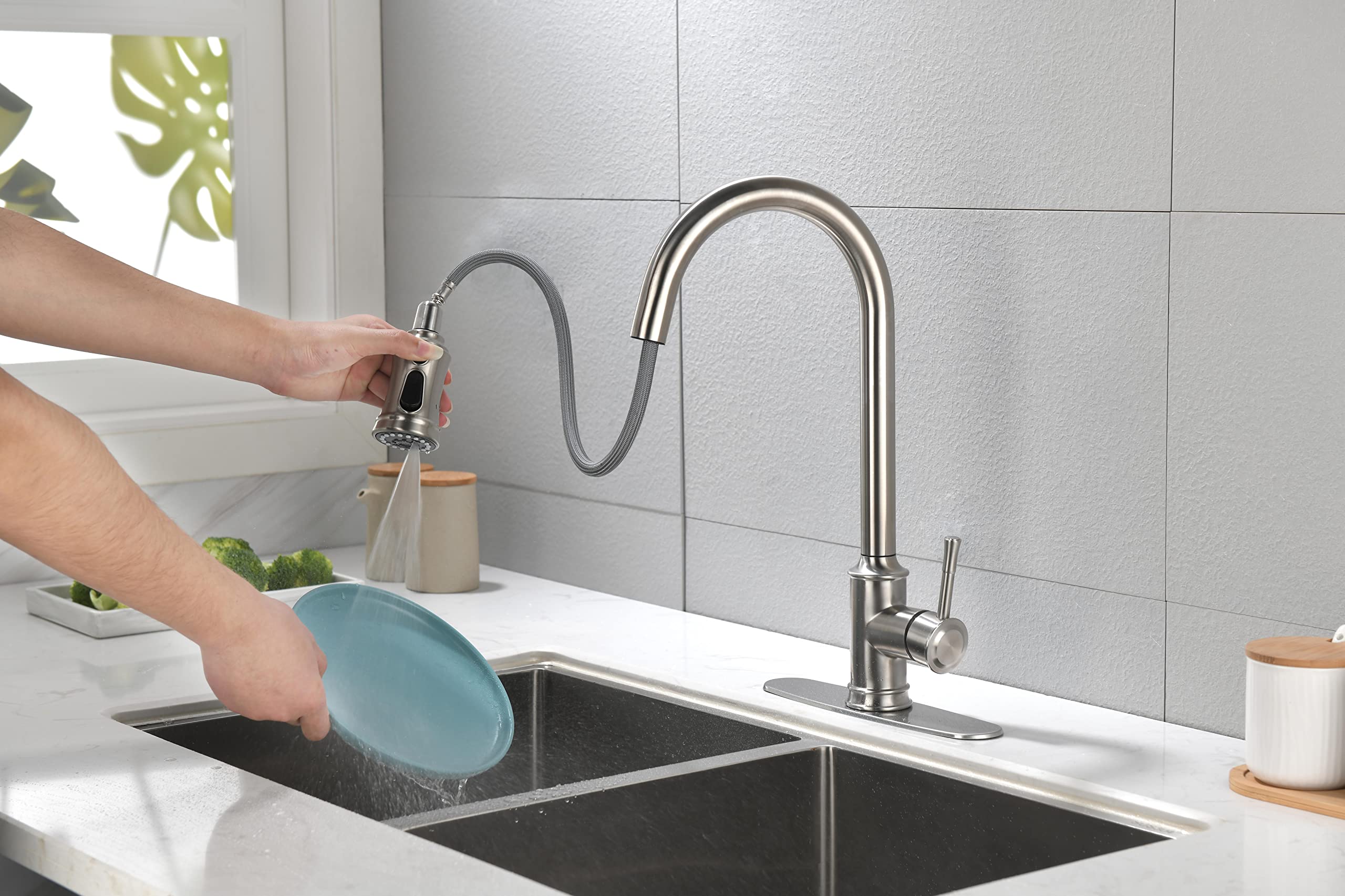High Arc Single Handle Stainless Steel Kitchen Faucet with Pull Down Sprayer