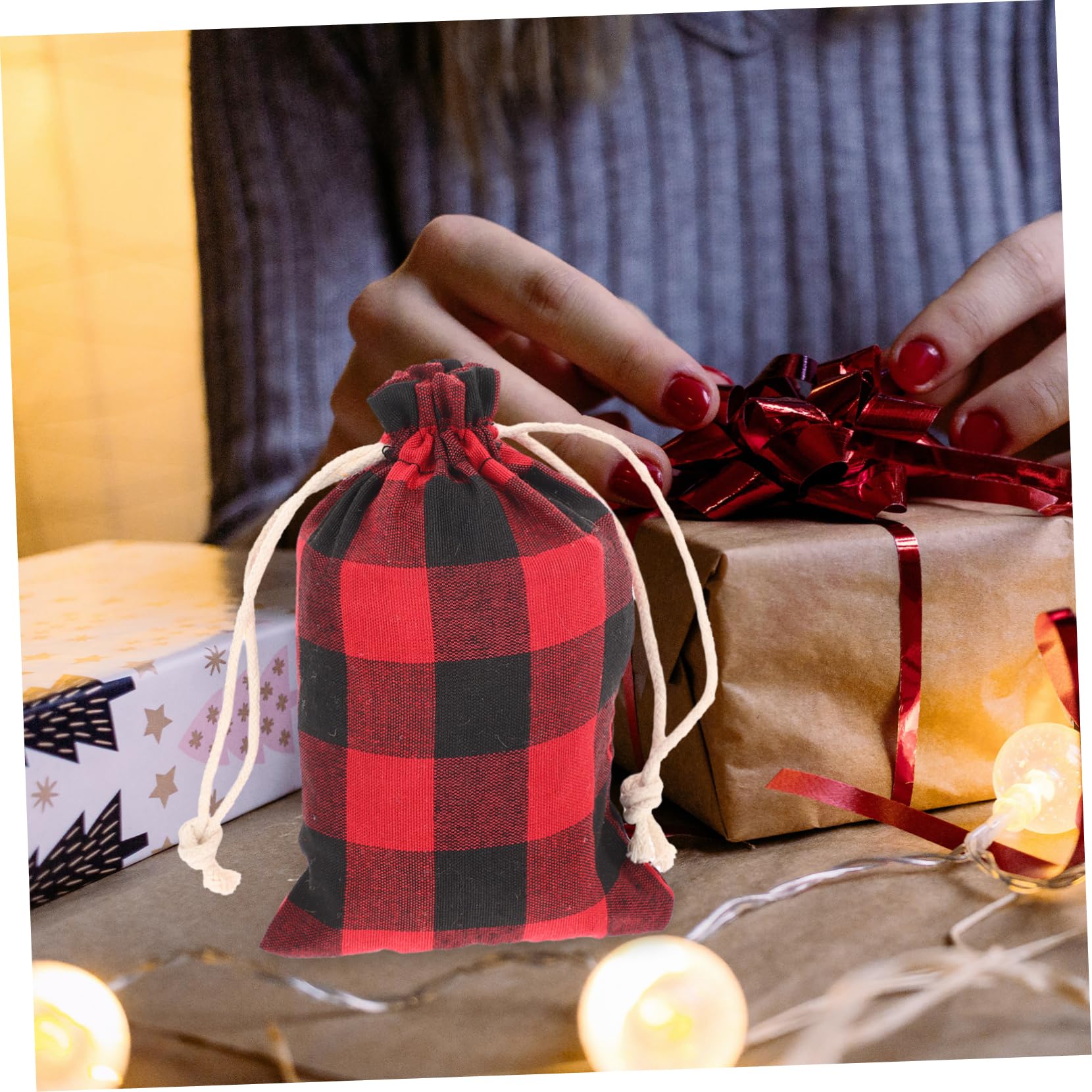 HAPINARY Sacchetti Regalo Di Natale Con Coulisse Sacchetti Per Caramelle e Cioccolatini Articoli Per Feste Con Design Tema Natalizio e Clip Adesiva