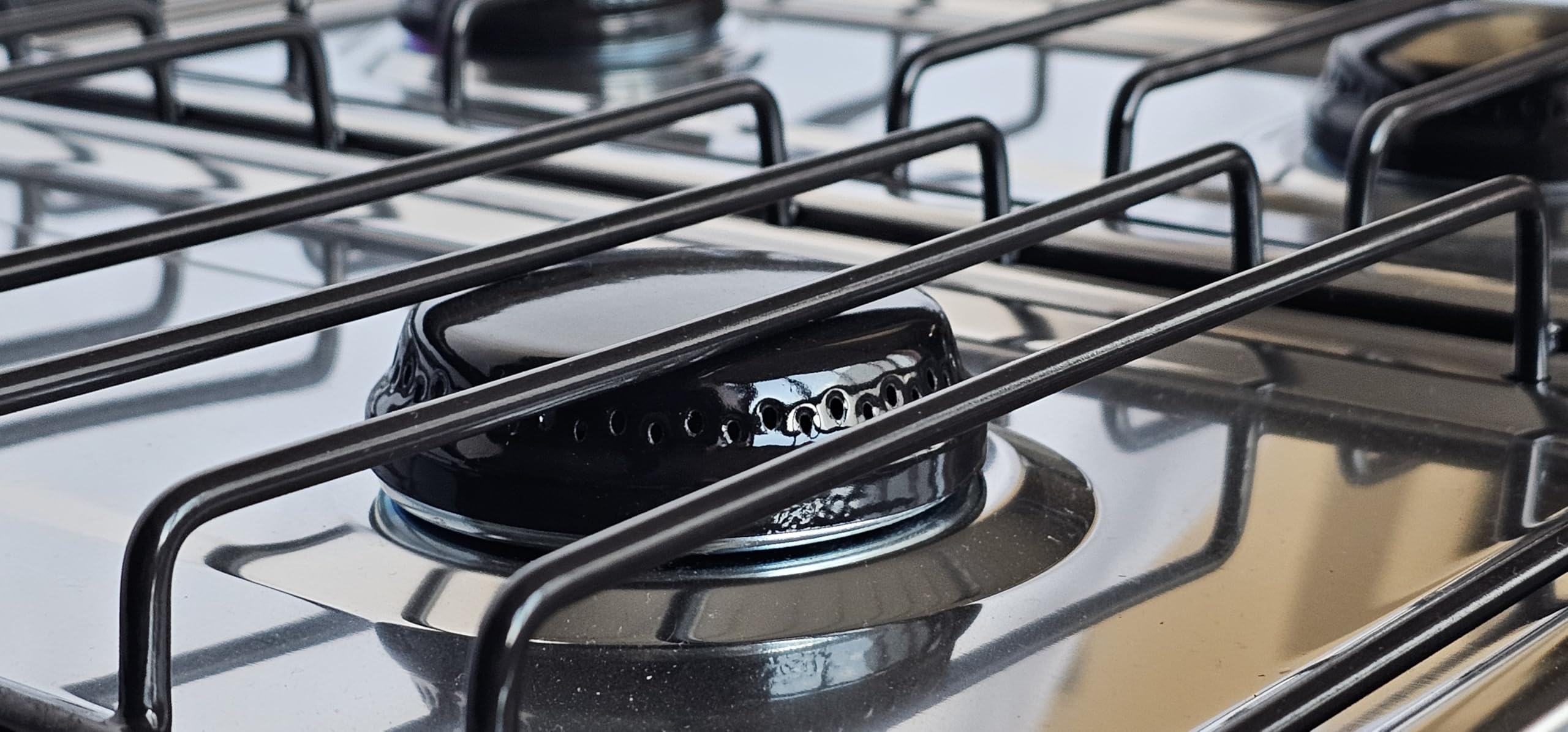 Royal Swiss Kuchenka gazowa z 4 palnikami, 2,2 kW, 100% LPG, przenośna kuchenka gazowa, wytrzymała metalowa obudowa, bezpieczny zapłon, kuchenka zewnętrzna i wewnętrzna