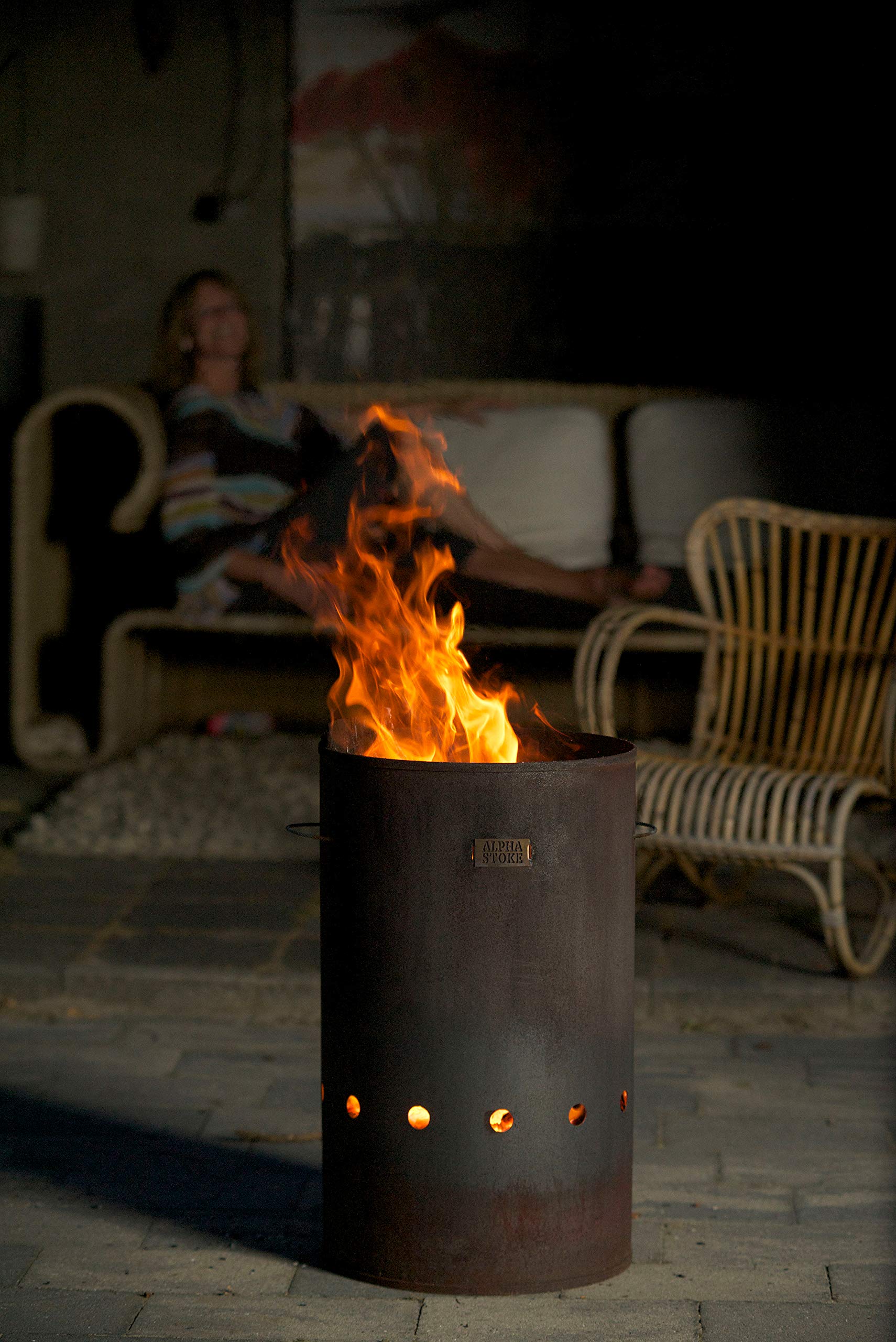 Industrielle Feuertonne - Cortenstahl Und Edelstahl - L / XL - Ideal Für Den Einsatz Im Garten, Balkon Und Auf Der Terrasse - Das Stabile Feuerfass Ist Robuster Und Größer Als Die Meisten Feuerstellen