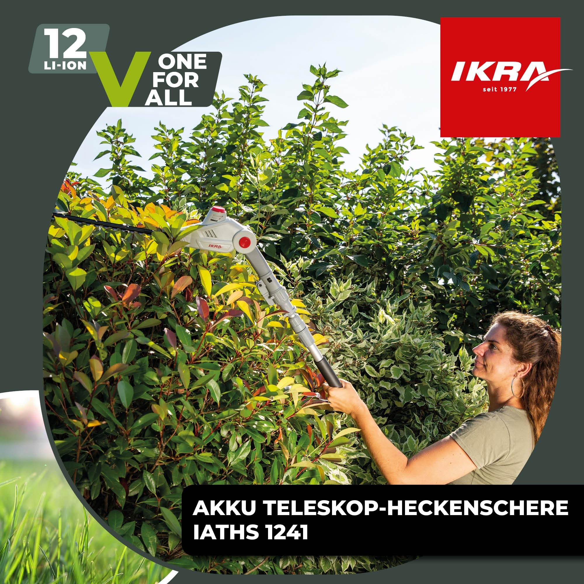 IKRA Teleskop Heckenschere IATHS 1241 inkl. Akku, Ladegerät & Brille | Teleskopierbar 1,80m - 2,35m, Schnittlänge 41cm, Schnittwinkelverstellung bis 135°, kompatibel mit 12V Akku-Familie von IKRA