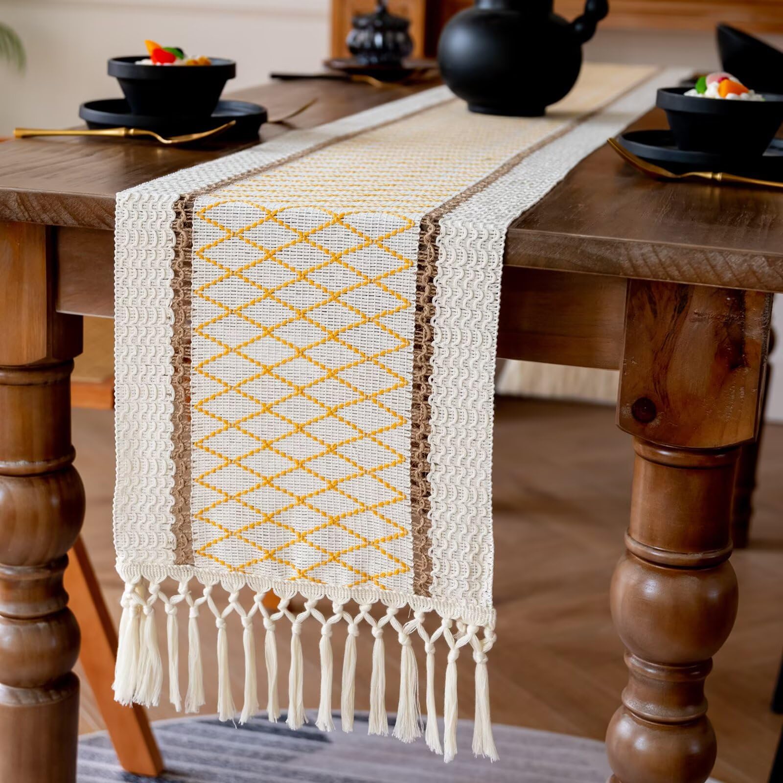 GNKBTOF 30 cm x 140 cm Boho Macrame Table Runner, Cotton Linen Farmhouse Woven Table Runner with Tassels for Wedding Party Dinning Table Decor Home Decor Daily Use