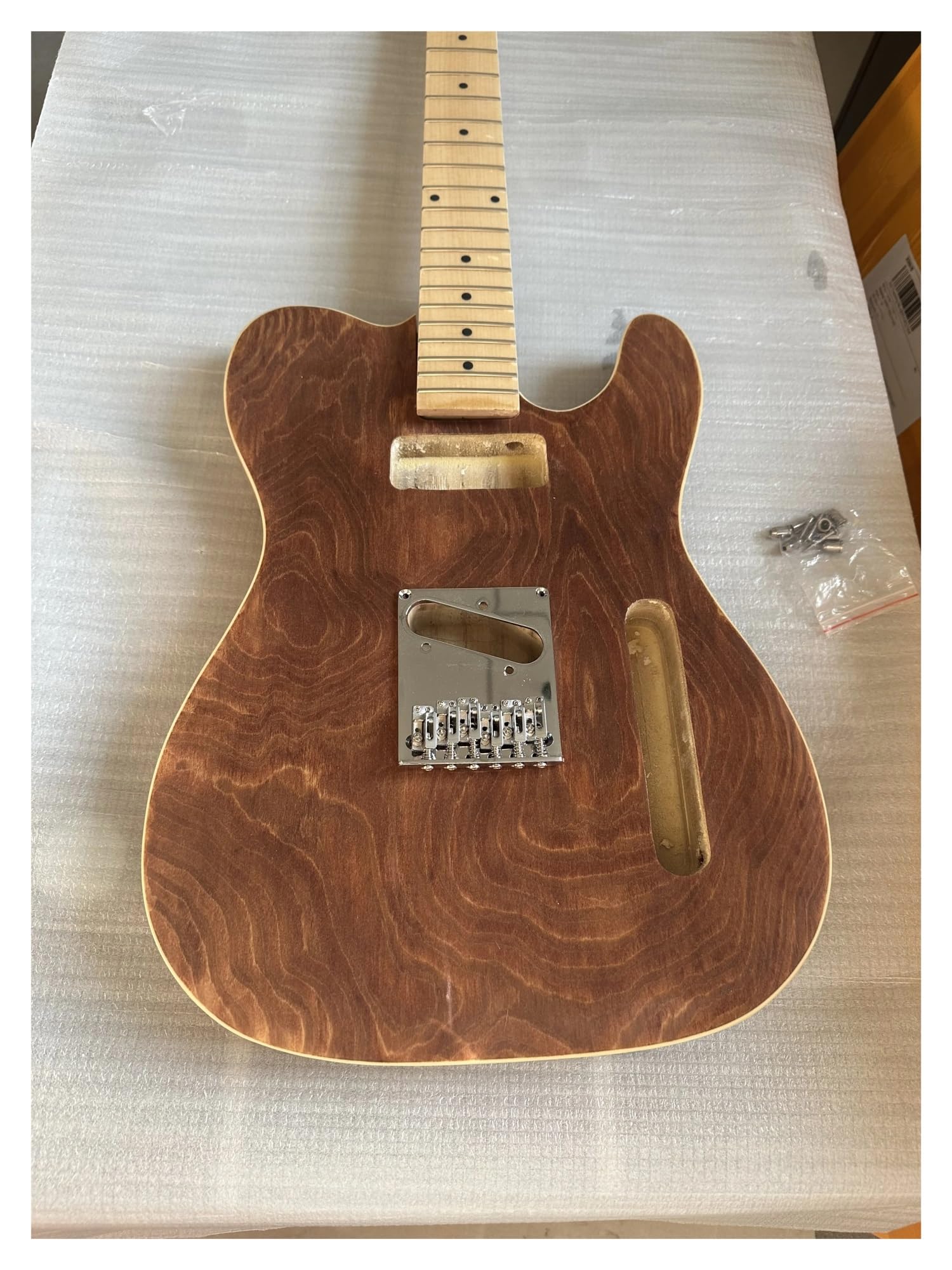 Corpo e manico for chitarra elettrica da 40 pollici a 12 corde con ponte Parti for chitarra fai-da-te Manico in acero con botte di Paulownia necessario farlo da soli