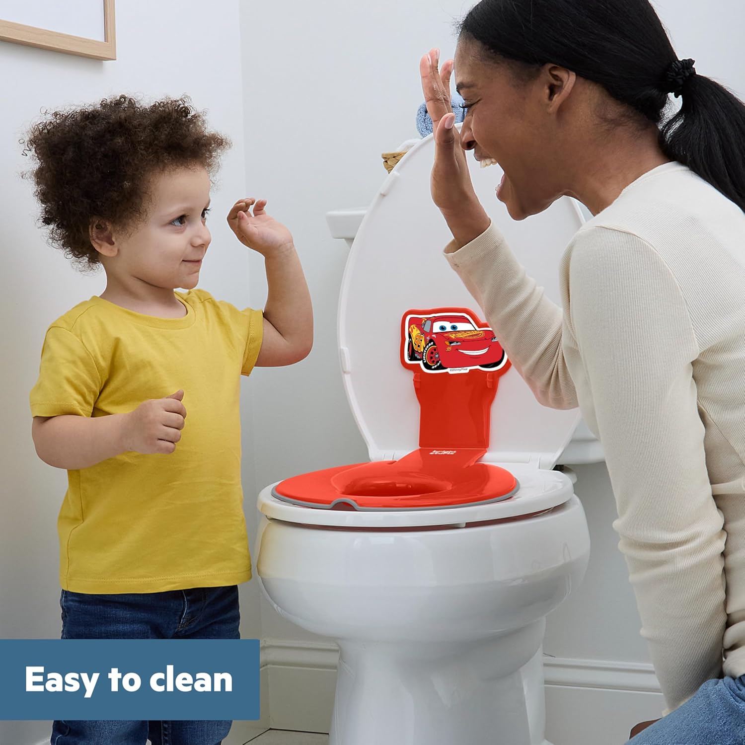 Bright Starts Disney Baby Cars Lightning McQueen Flip Sit Potty надежно крепится к унитазу компактная конструкция подходит для большинства унитазов легко моется