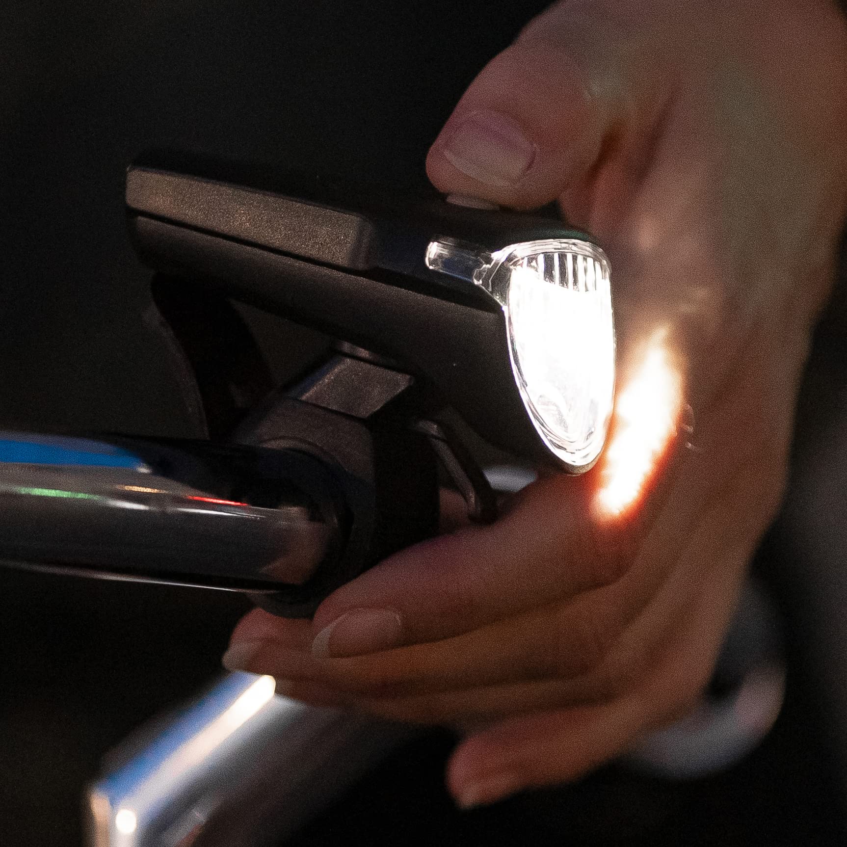 AXA Greenline 40 Lux, Lumière vélo Avant, Éclairage LED vélo, Phare vélo Rechargeable Puissant, Visibilité de 3 000 mètres