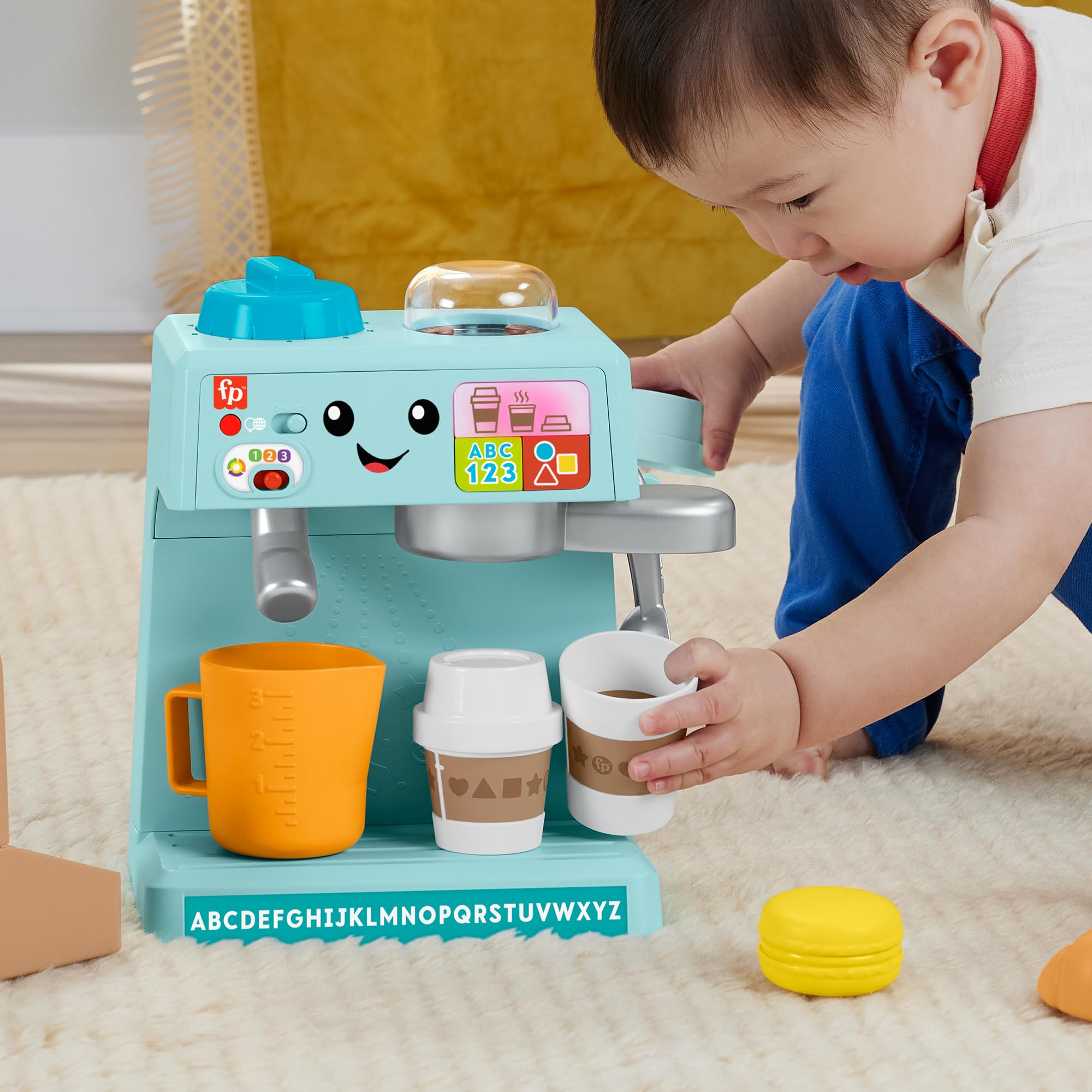 Fisher-Price Zestaw do ekspresu do kawy: Nauka i podawanie z postępowym przebudzeniem i 10 elementami, od 18 miesięcy, wersja wielojęzyczna, HYR98