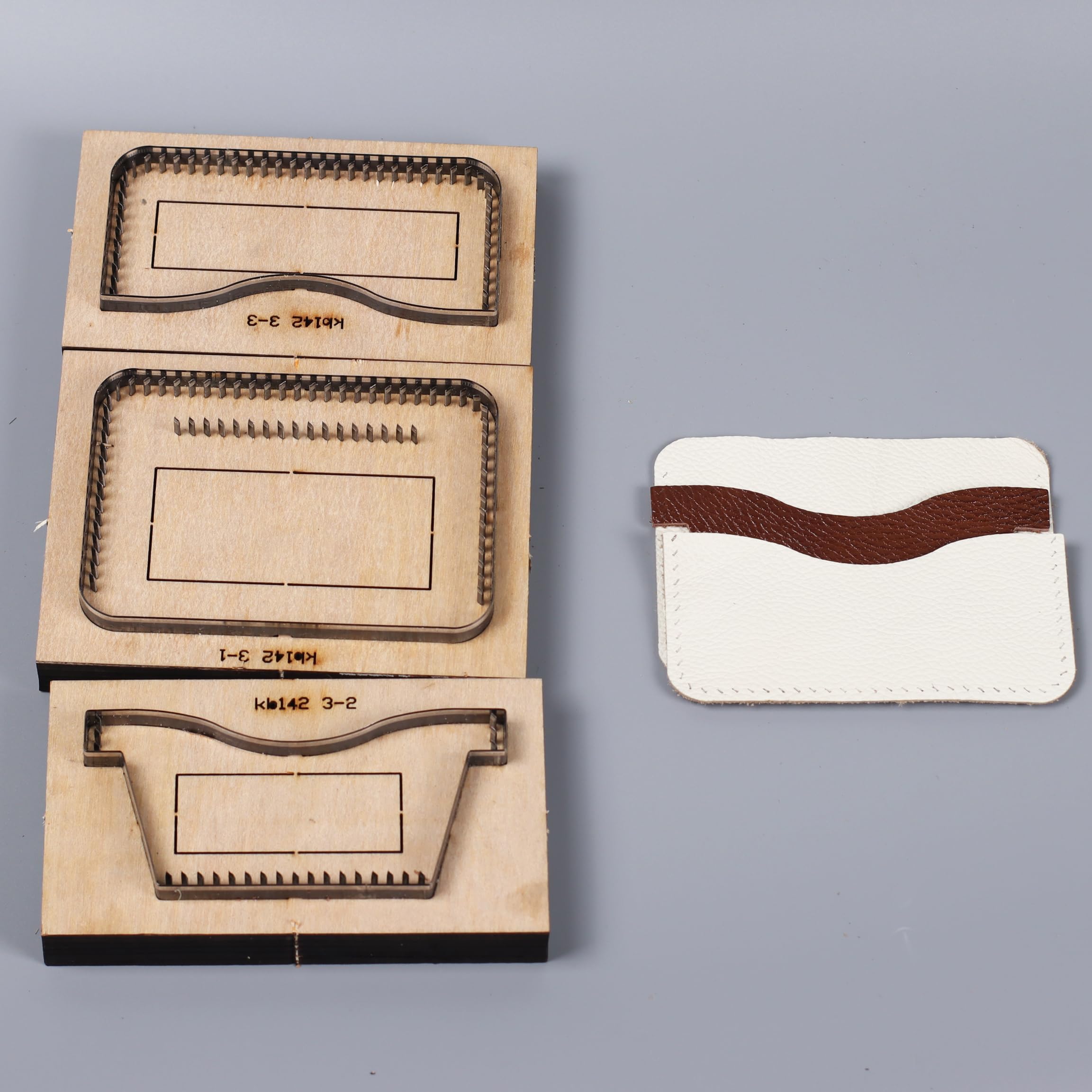 Moule porte-cartes avec lame de coupe pour métal gabarit de précision