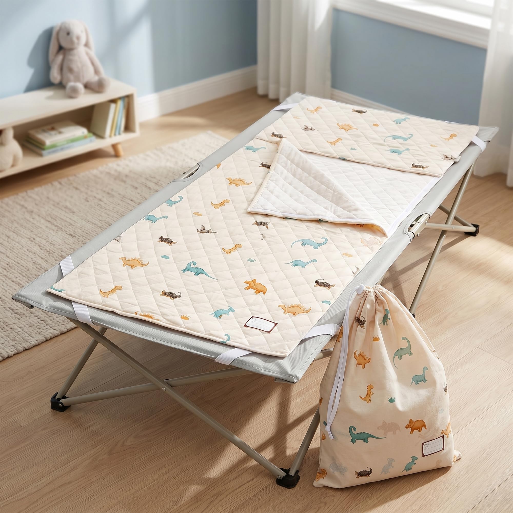 PERLETTI Sac de Couchage Enfant 70x140 cm – Gigoteuse TOG 1,5 Indice de Chaleur – Confortable Couverture Bebe – Conçu pour Crèche – Sac Assorti pour Le Transport et Le Rangement – Imprimé Dinosaure