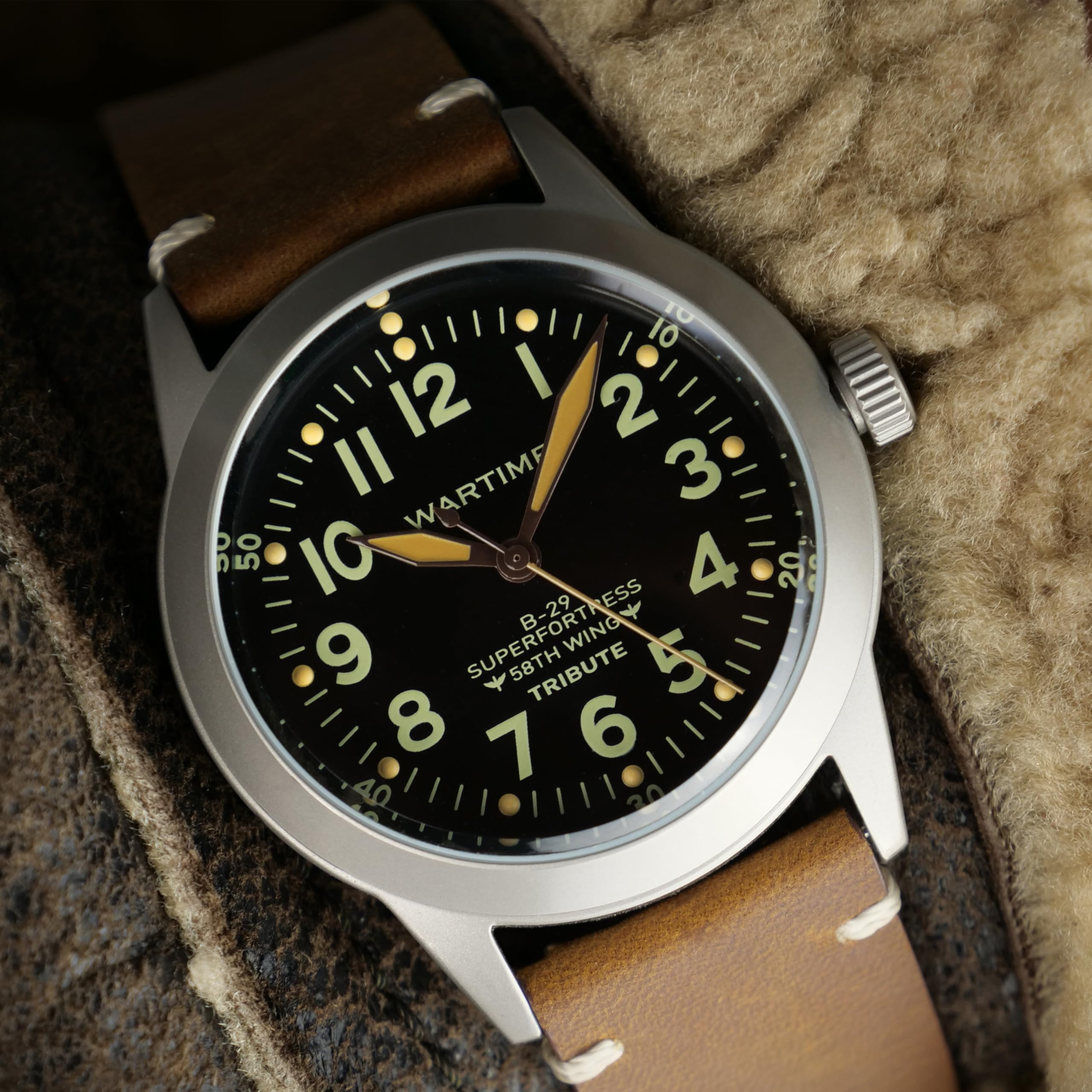 WARTIME | Orologio areonautica militare uomo ispirata al modello della Seconda guerra mondiale A-11 – Edizione limitata da collezione, numerata singolarmente, include due cinturini e accessori extra.