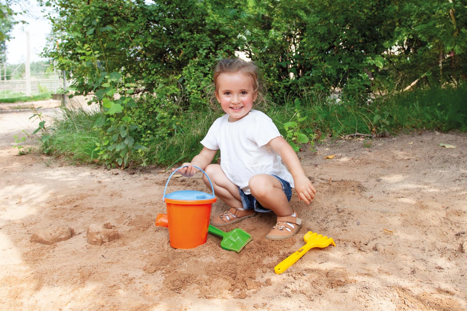 Set de plage miniature - seau râteau et moules coquillages - En Pagaille