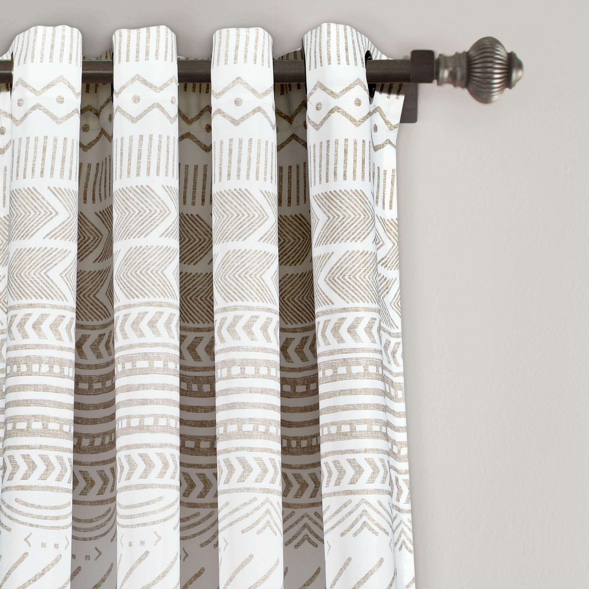 カーテン Hyg リーフモチーフを規則的に並べた3級遮光カーテン HYGGE