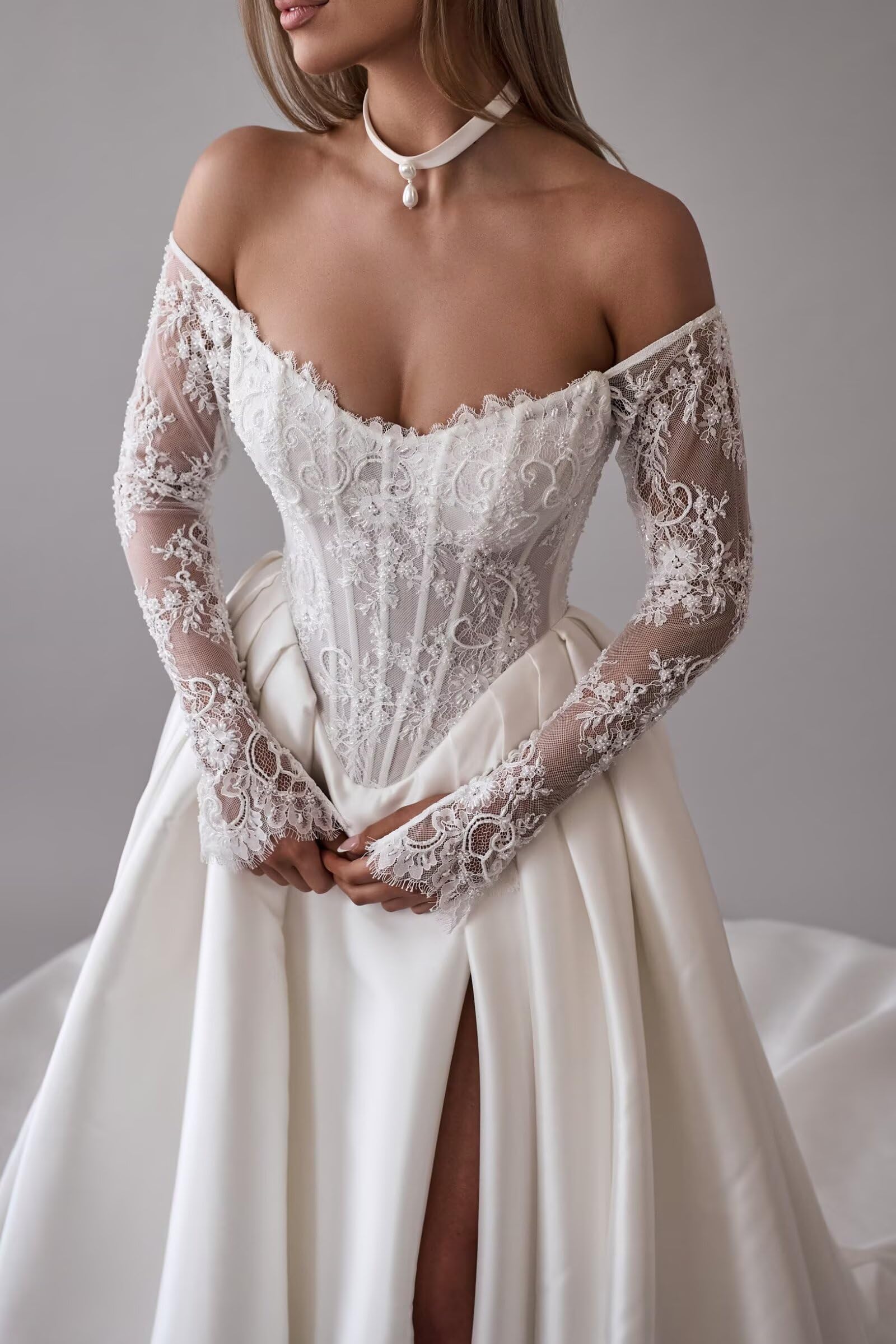 HUINI Schulterfreies Satin Hochzeitskleid für die Braut mit Langen Ärmeln A-Linien Spitzenapplikation Brautkleid und Schleppe