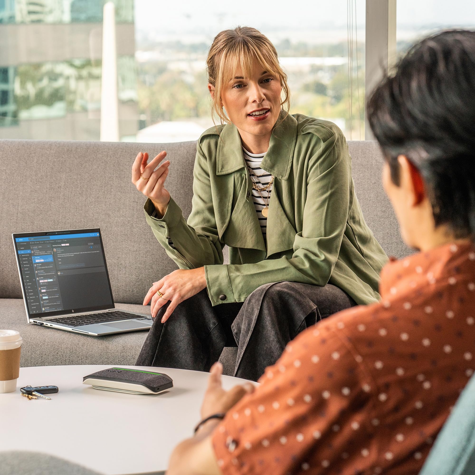 Poly Sync 20+, Vivavoce per Conferenze Senza Filo, Connessione Bluetooth 5.1, USB-A e USB-C, Audio Riduzione Rumore ed Eco, Autonomia 20 Ore, Adatto per Teams, Compatibile con Windows e macOS, Nero