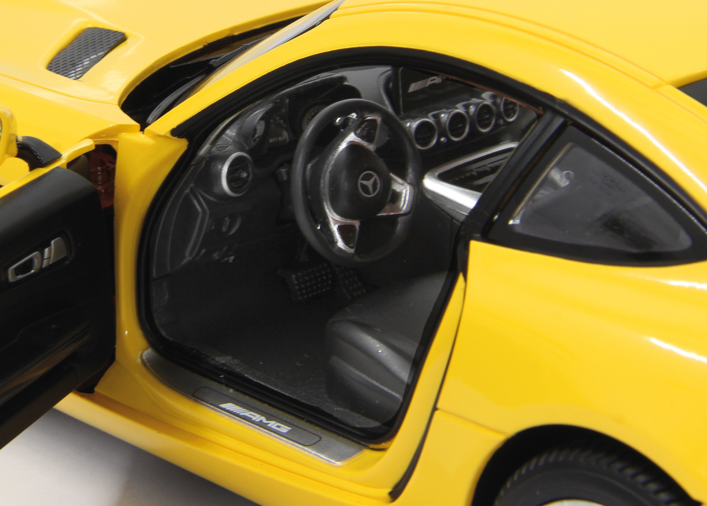 Jamara 405069 "40 MHz Mercedes AMG GT 1:14 RC Door" zabawka