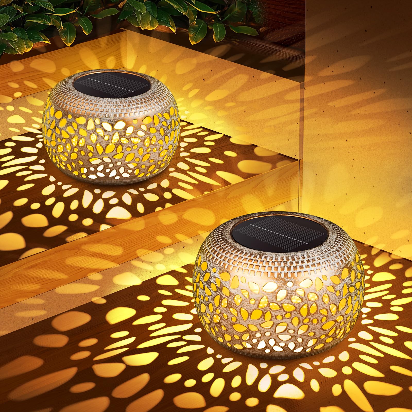 Lot de 2 lanternes solaires d'extérieur étanches en métal blanc doré – 2 couleurs d'éclairage pour extérieur, patio, jardin, cour, porche, décoration de table – Cadeaux uniques pour femme