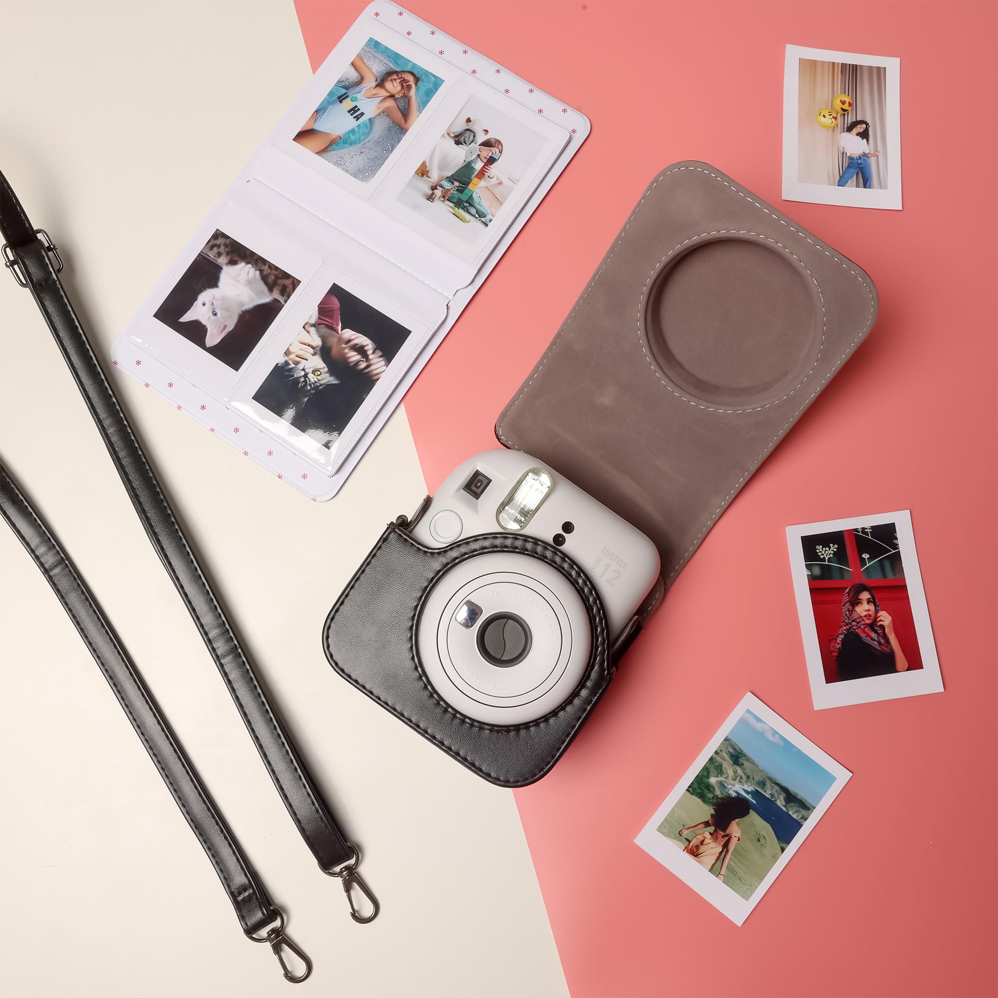 Kameratasche und 64 Taschen Fotoalbum kompatibel mit Fujifilm Instax Mini 12 Sofortbildkamera, PU Leder tragbare Mini 12 Kameratasche mit verstellbarem Schulterriemen (Schwarz)