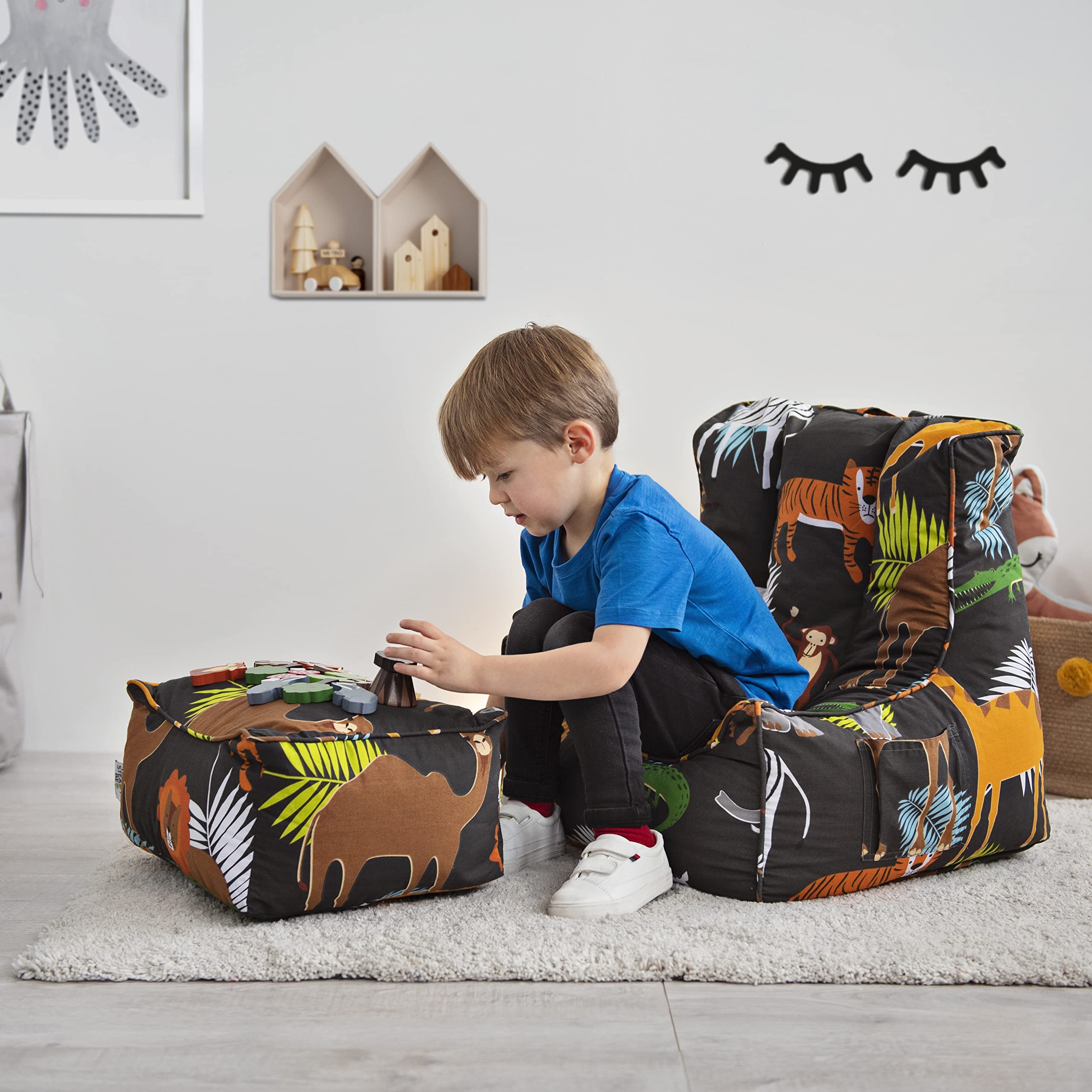 Ready Steady Bed Poltrona a sacco per bambini, con poggiapiedi, poltrona morbida, comoda e sicura per la stanza dei giochi, design ergonomico, mobile comodo per bambini (Africa)