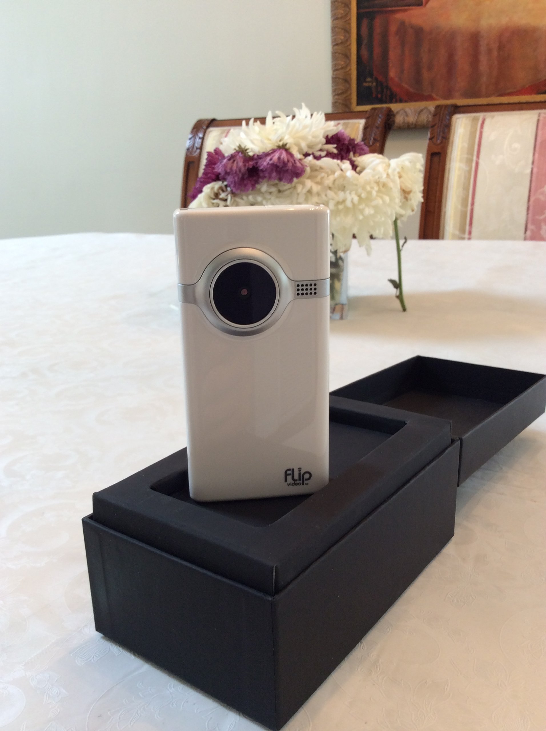 Amazon.com : Flip Mino Video Camera - White, 2 GB, 1 Hour (1st