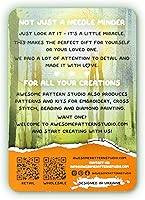 Vista 2 de Awesome Pattern Studio Needle Minder Set - Minder de aguja magnética del árbol de la vida + 2 pinzas de aguja. Pin esmaltado para punto de cruz