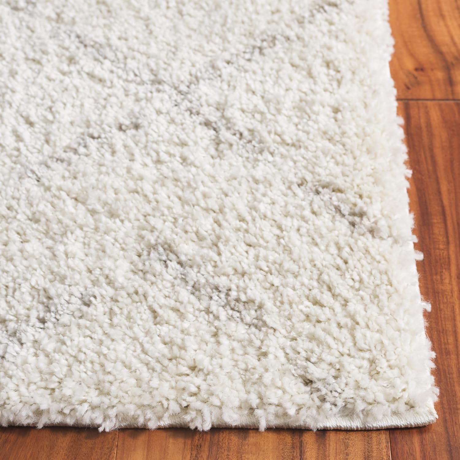 SAFAVIEH Arizona Shag Collection Runner Rug - 2'3" x 6', Ivory & Beige, Moroccan Boho Design, Non-Shedding & Easy to Clean, Ideal for Ideal for Living Room, Hallway, Foyer, Bedroom (ASG743A)