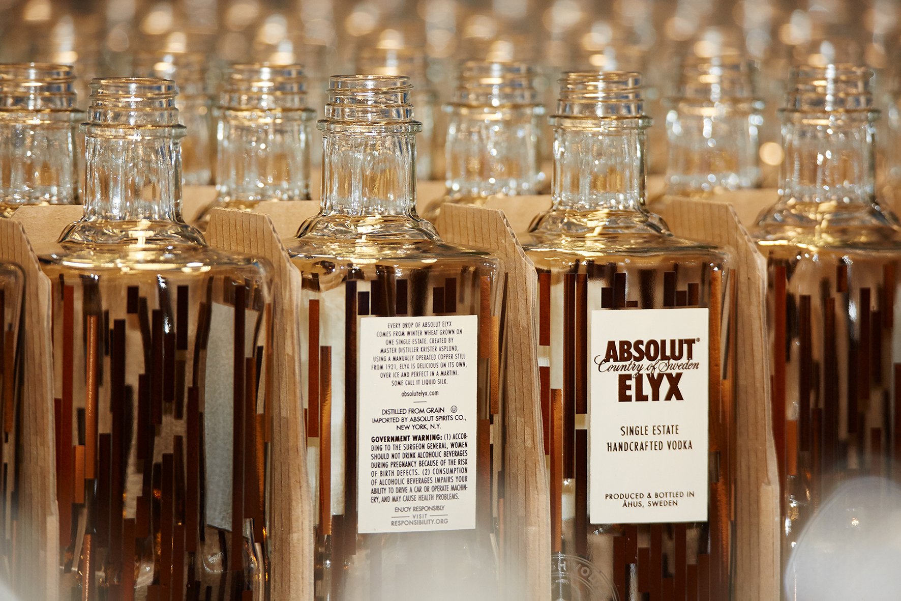 Absolut Set/Geschenkset - Absolut Elyx Vodka 1L (50% Vol) + 2x Absolut Longdrink Gläser geeicht 2/4cl