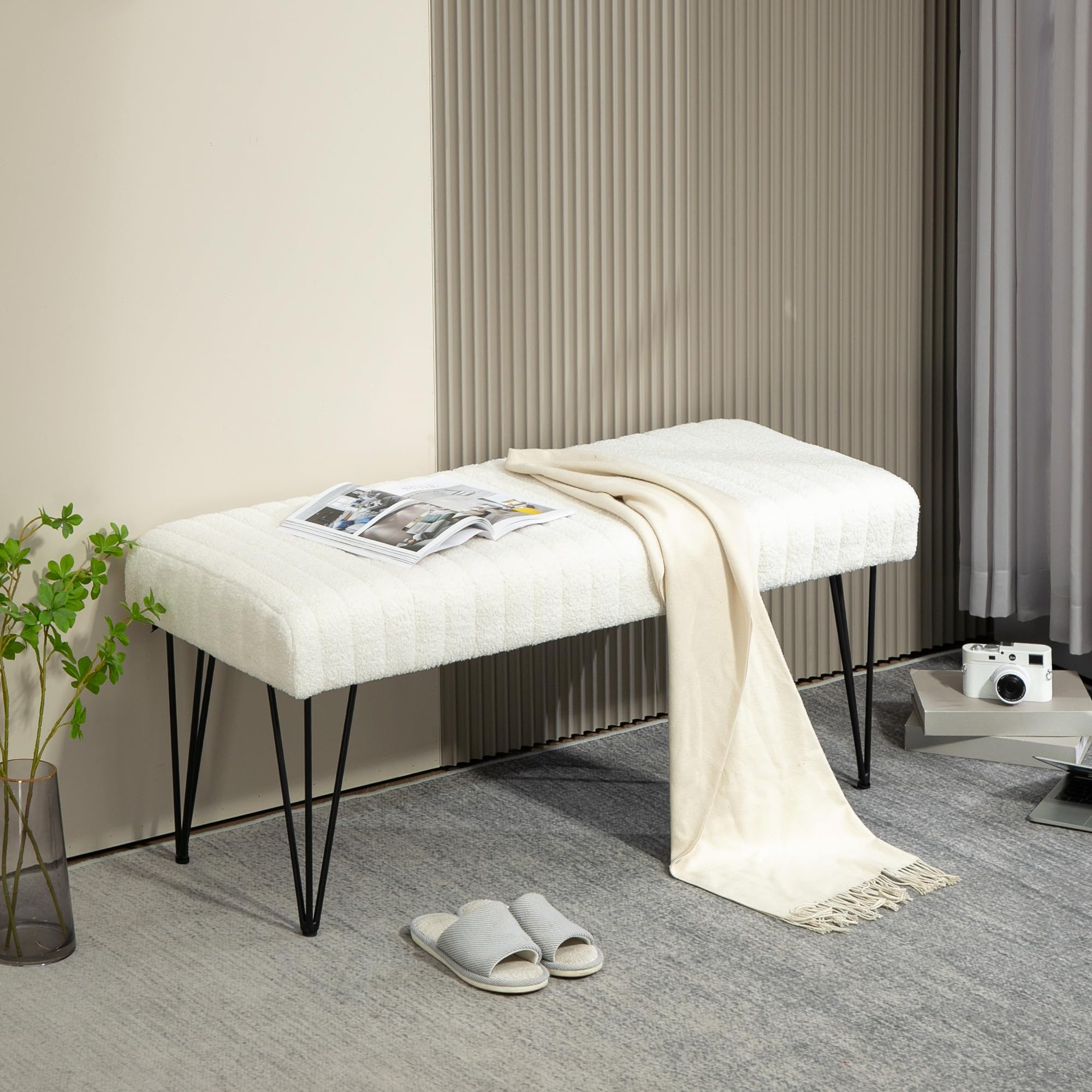 HOMCOM Banc Bout de lit Banquette en Tissu Bouclette Blanc avec Pieds épingle en métal Noir 118,5l x 46P x 49,5H cm crème