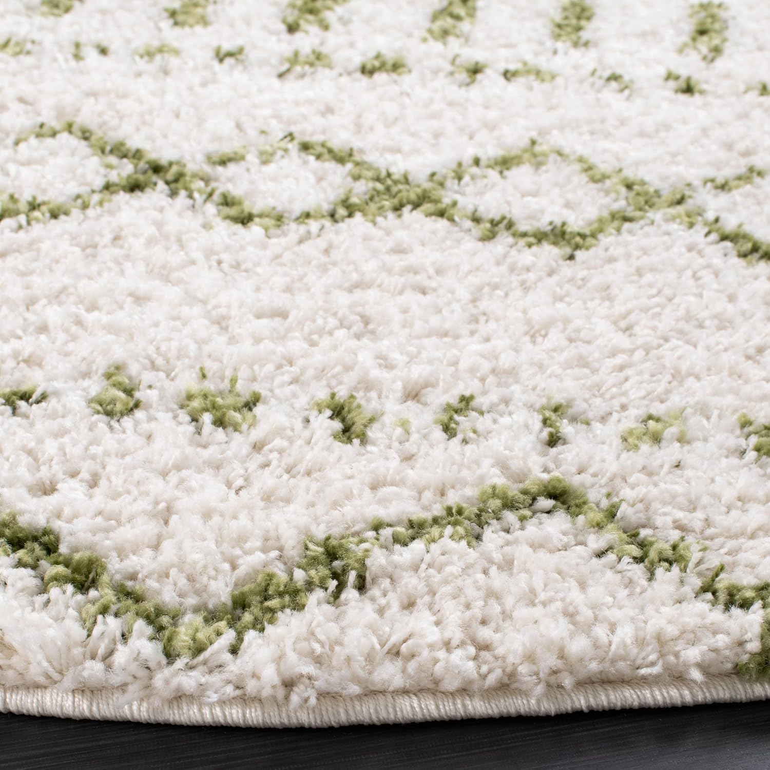 SAFAVIEH Arizona Shag Collection Area Rug - 6'7" Round, Ivory & Green, Moroccan Boho Design, Non-Shedding & Easy to Clean, Ideal for Living Room, Bedroom, Dining Space (ASG741Y)