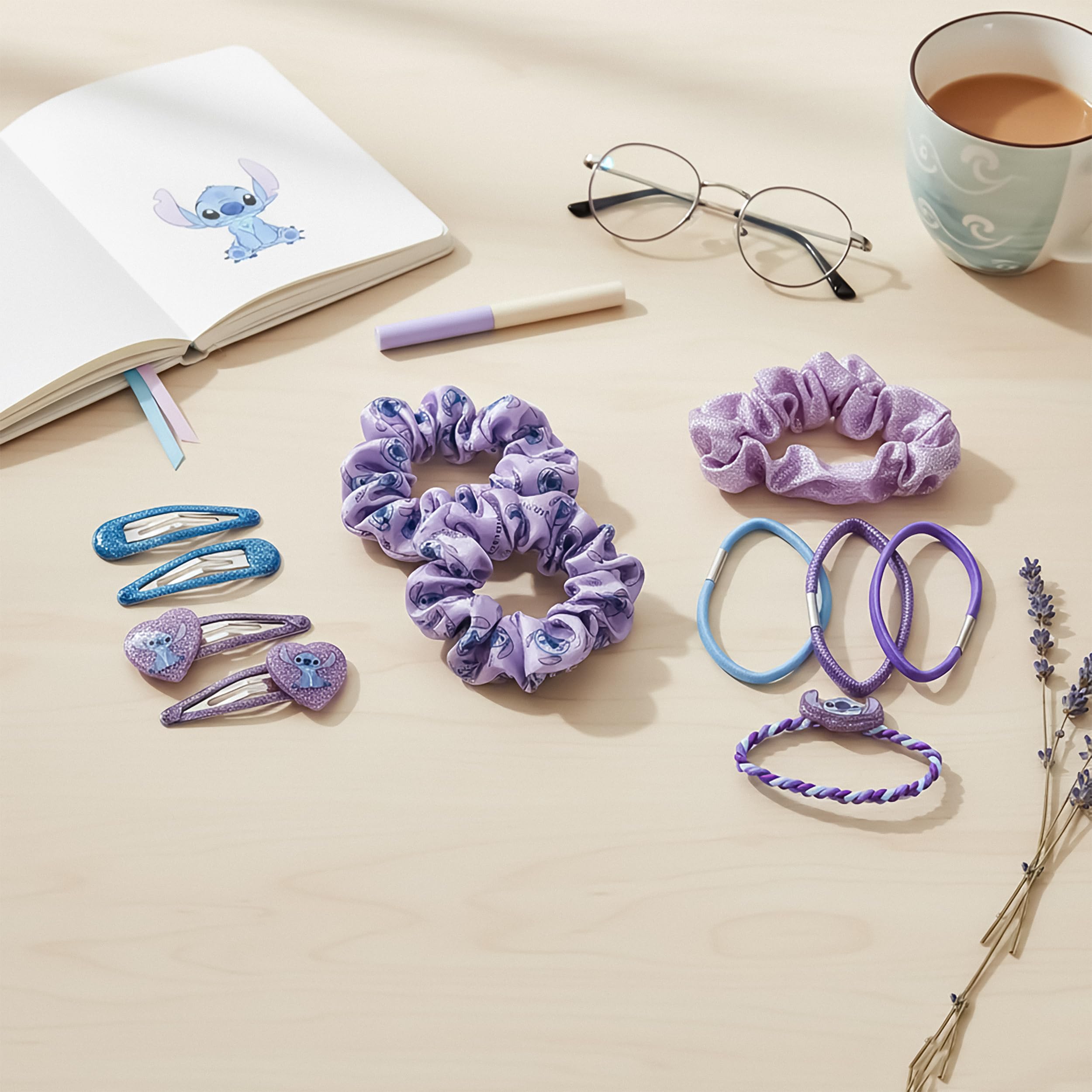 Zestaw kosmetyczny Stitch – zawiera 2 gumki do włosów z tkaniny, 4 spinki do włosów, 4 spinki do włosów i kosmetyczkę - idealny, aby zaskoczyć swoje dziecko - Design inspirowany ściegiem - oryginalny