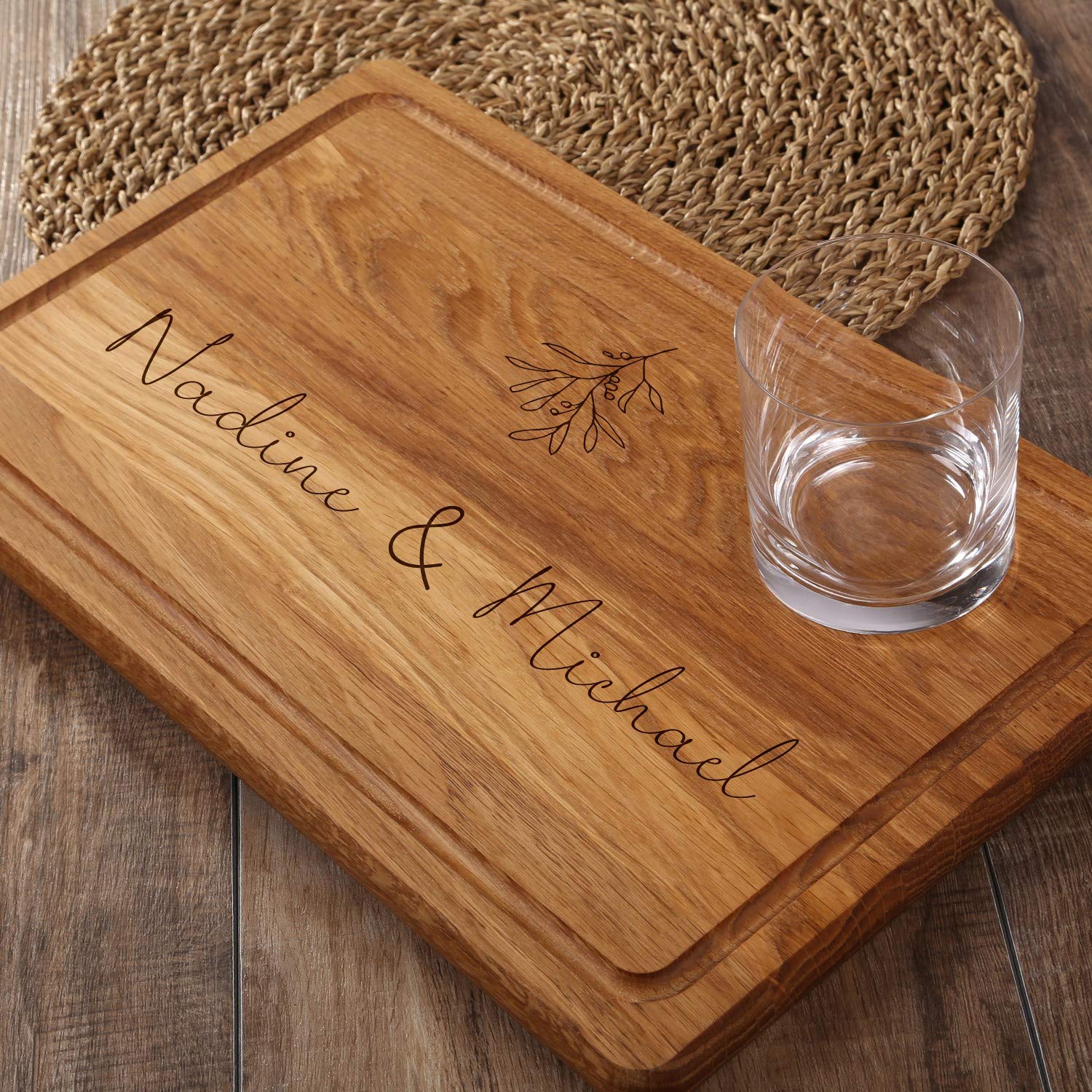 FORYOU24 Holz Schneidebrett dunkel mit Gravur Motiv 08 - personalisiert mit Wunsch-Namen Küchenbrett graviert als Geschenkidee zur Hochzeit