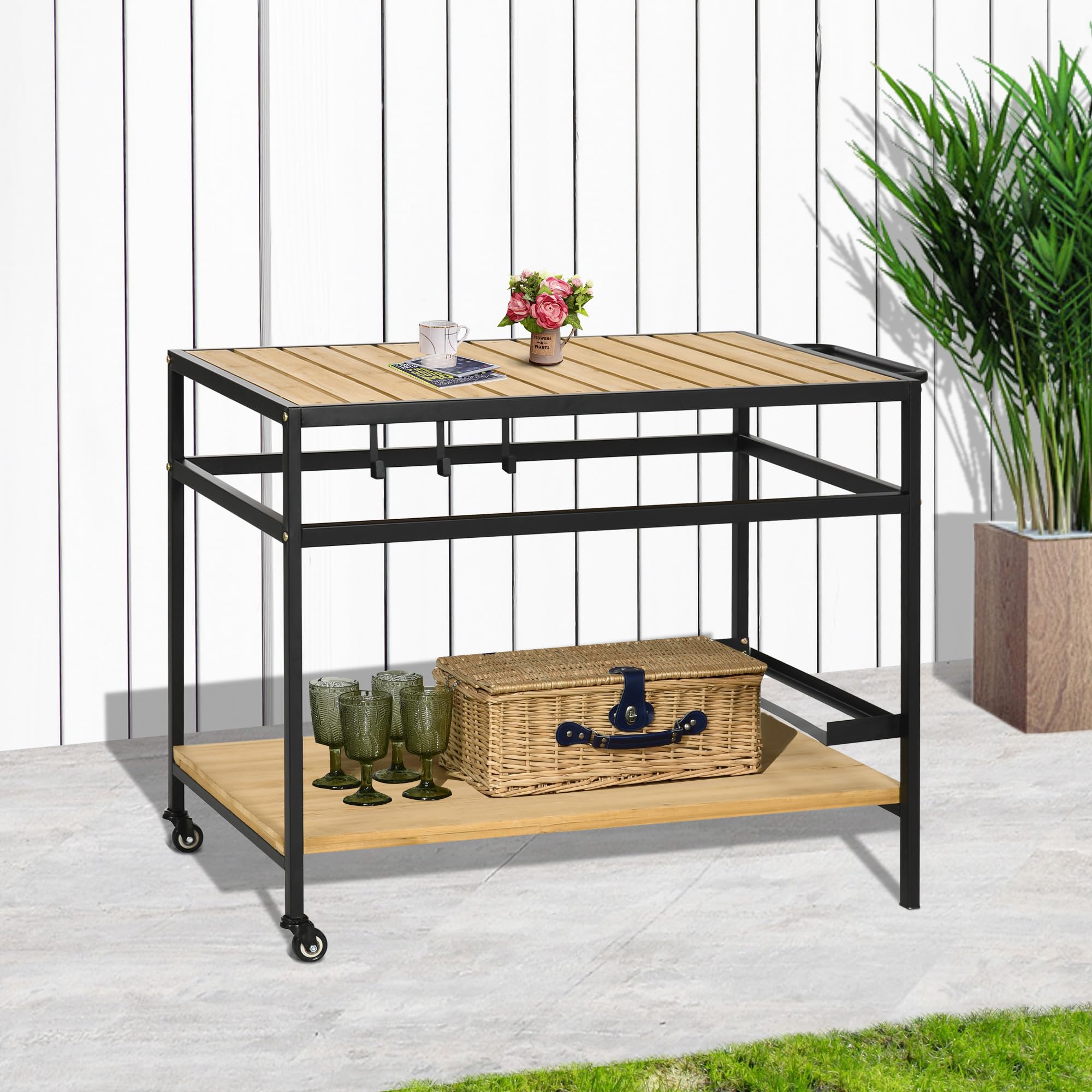 Outsunny Servierwagen, Gartenrollwagen mit Haken, Barbecue Trolley mit 2 Regalen, Outdoor Multifunktionstisch mit Rollen, für Garten, Balkon, 107 x 65 x 80cm, Natur