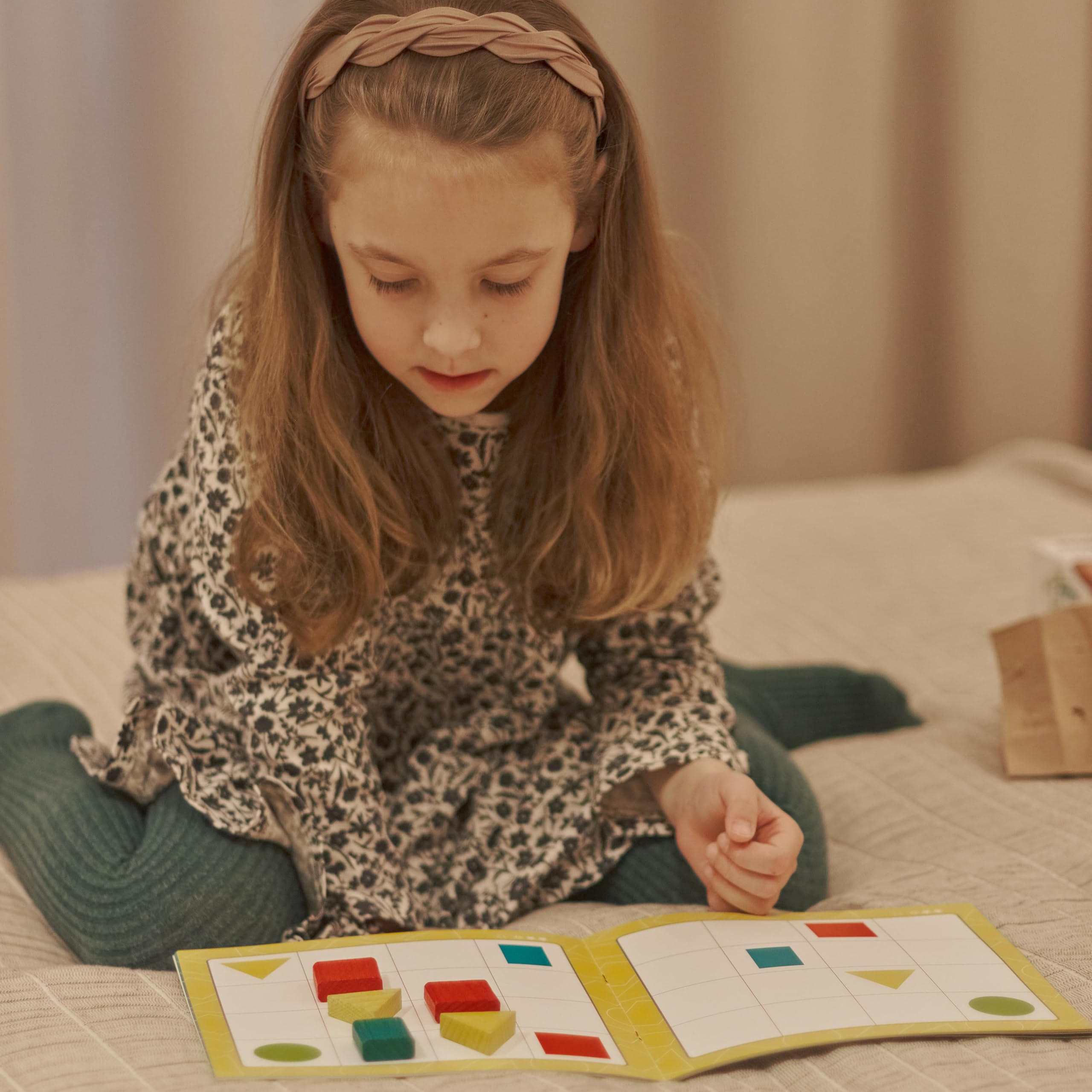 Sudoku Geométrico de Madera – Juguete Educativo con 16 Piezas y 20 Tareas – Estimula la Lógica y la Motricidad Fina – Apto Desde 3 Años