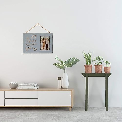 Miniatura 4 de Buecasa Regalos de compromiso de boda para mujeres, para novias  Marco de fotos grabado para amantes de 4 x 6 pulgadas  He Asked and She Said Yes