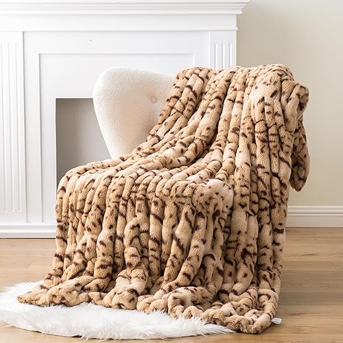 BATTILO HOME Manta de piel sintética de conejo blanco para cama, manta de piel crema de 60 x 80 pulgadas con 1 funda de almohada de piel de 18 x 18