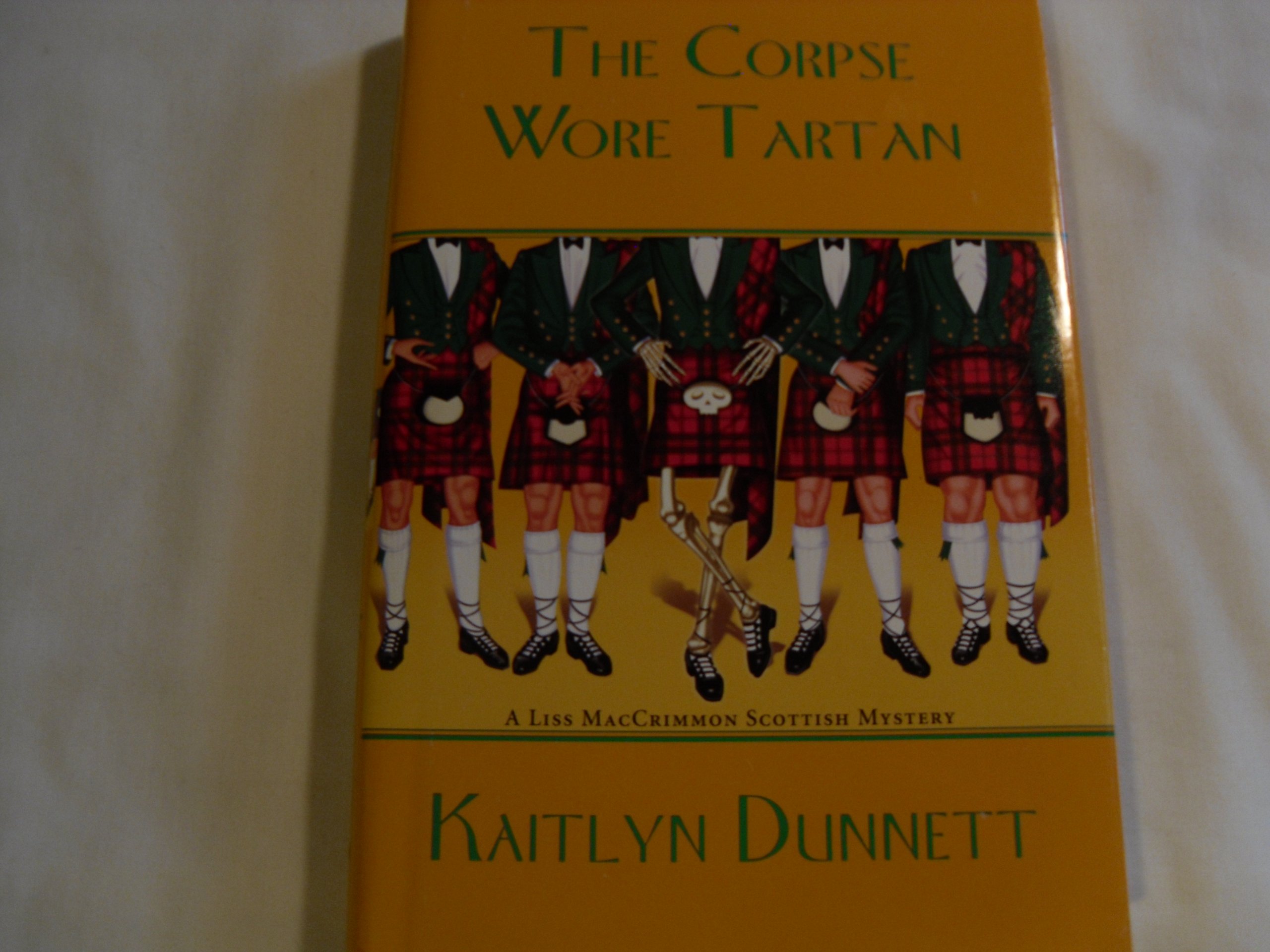 The Corpse Wore Tartan (A Liss MacCrimmon Mystery)