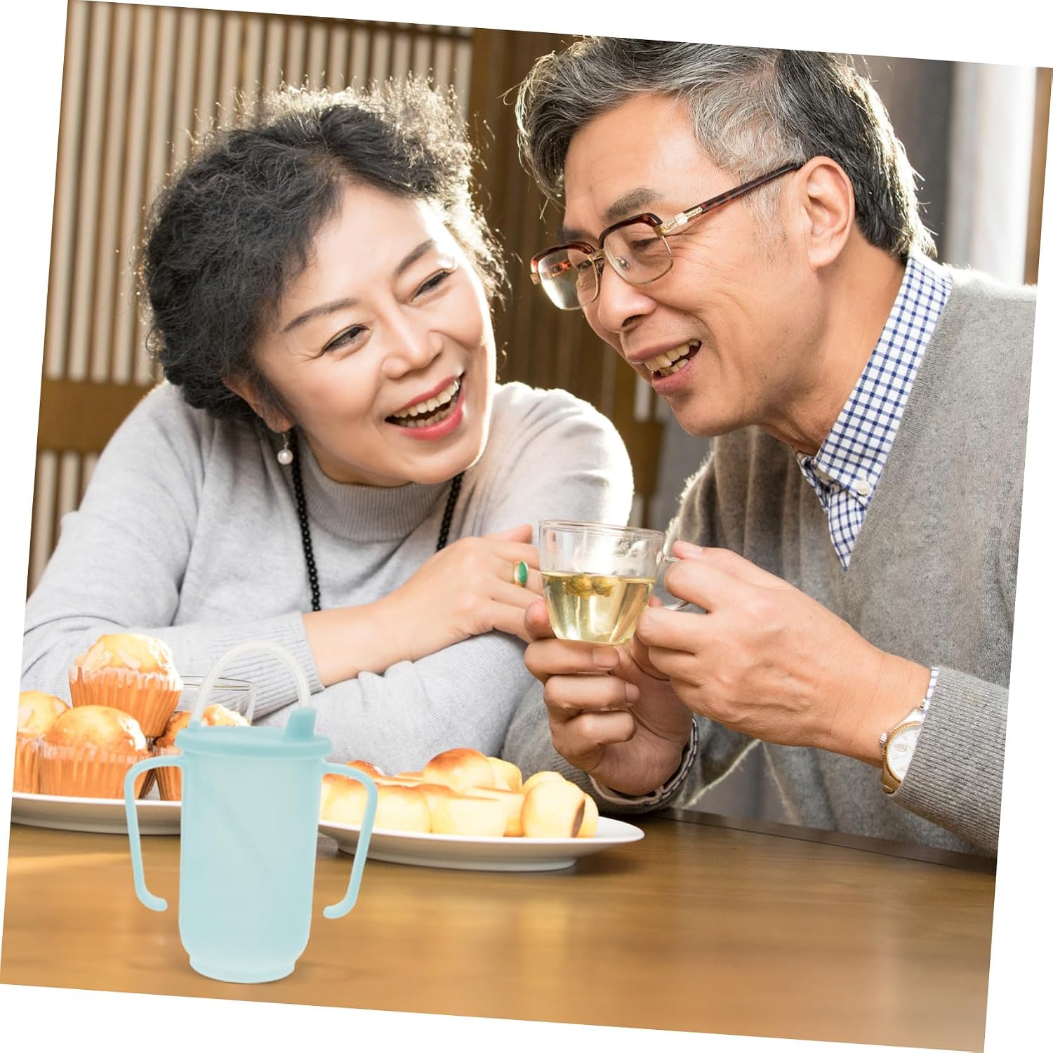 Unbreakable Feeding Cup for Elderly with Choking Prevention Reusable Plastic Water Mug for Disabled Patients Maternity and Bedridden Care with Lid for Clean Easy Drinking