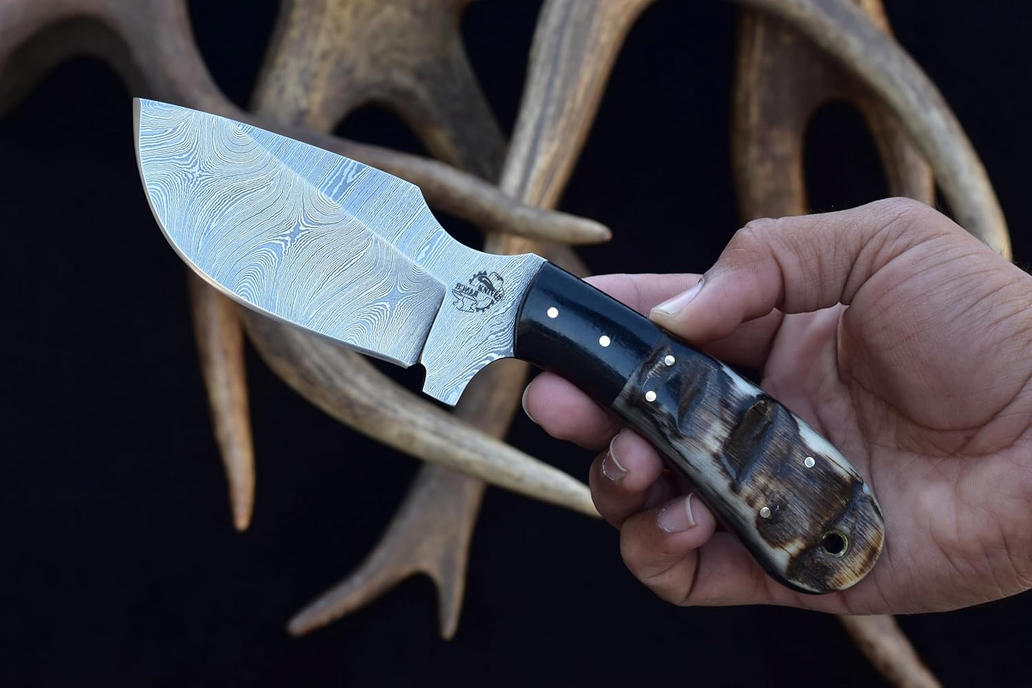 Knives Ranch Handmade 8" Damascus Steel Skinning Knife – Full Tang Hunting Knife –Ram's Horn Handle – Dual Carry Leather Sheath (2051-RH)