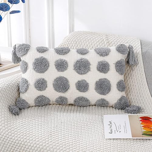 PANOD Fundas de almohada de felpa decorativas de granja súper suaves de 12 x 20 pulgadas, color gris, pompones sólidos copetudos con borlas, acento