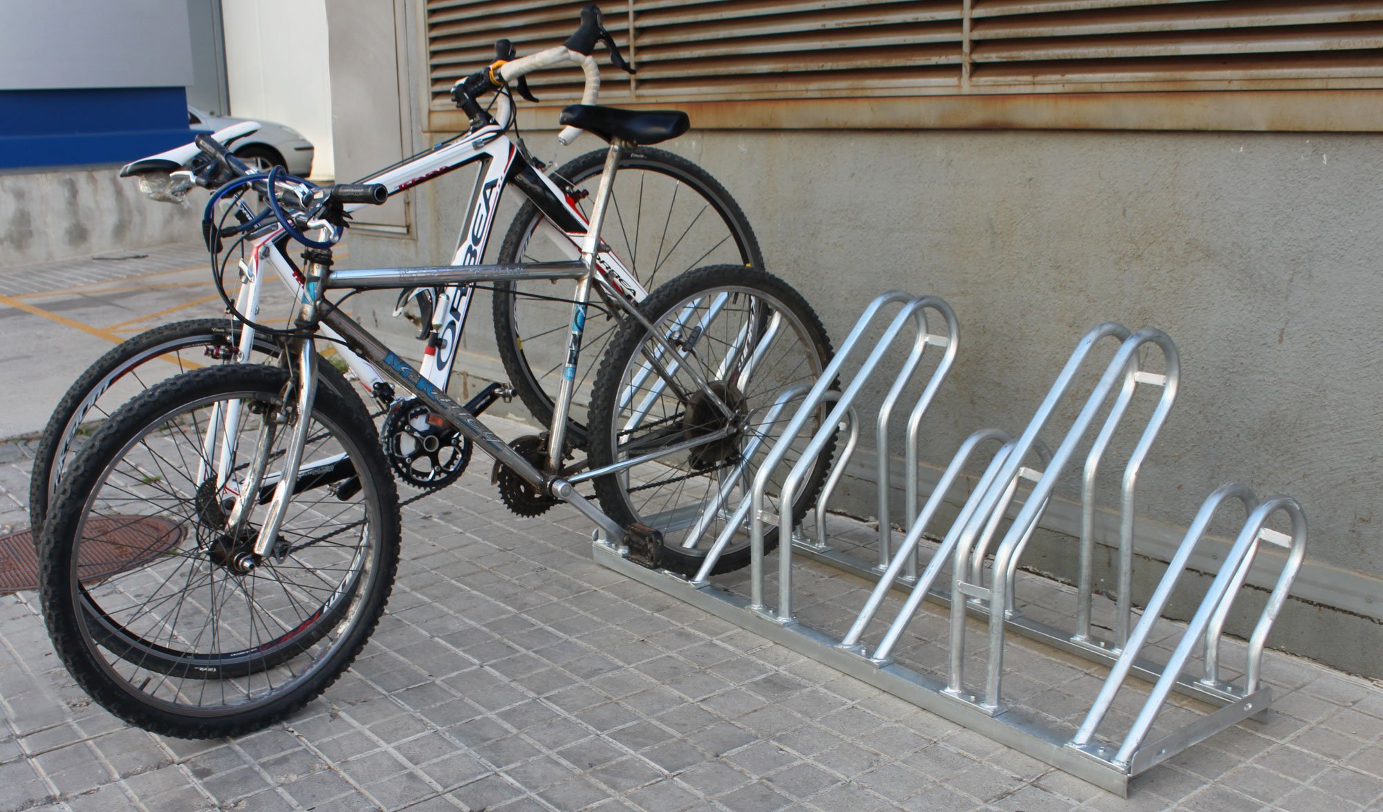 PAL | Aparcabicicletas de acero galvanizado para aparcar 6 bicicletas (1- Aparcabicicletas + Tornillería)