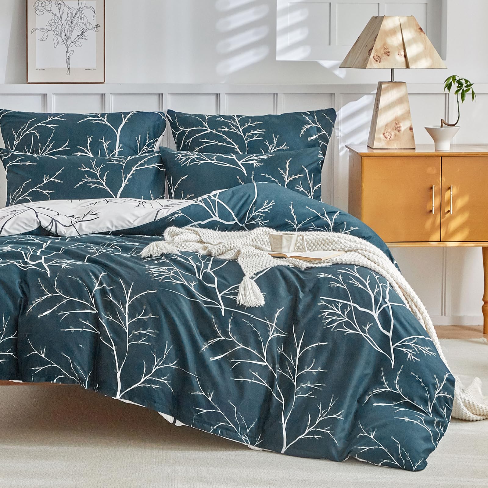 Tokokimo Duvet cover 200x200 cm with 2 Pillowcases 80x80 cm Reversible Branch Pattern Bedding Set 200x200 for Adults Brushed Microfiber Bedding set with Zipper, Navy Blue — image 1