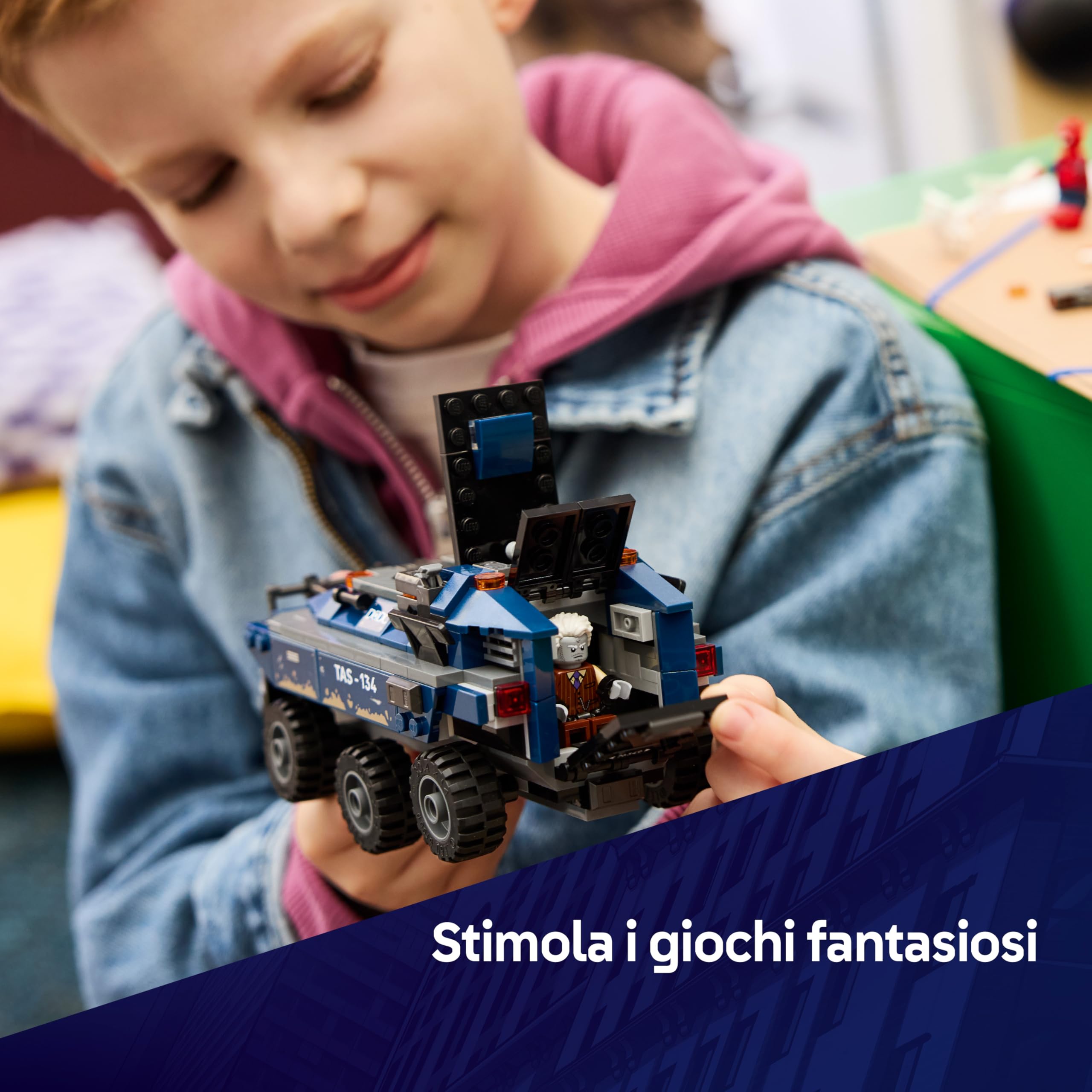 LEGO | Marvel Spider-Man: Inseguimento del Trasportatore di Detenuti - Giocattolo da Supereroi con Macchina Blindata e 4 Minifigure tra cui Lapide e Tarantula - Regalo per Bambini da 8 Anni - 76349