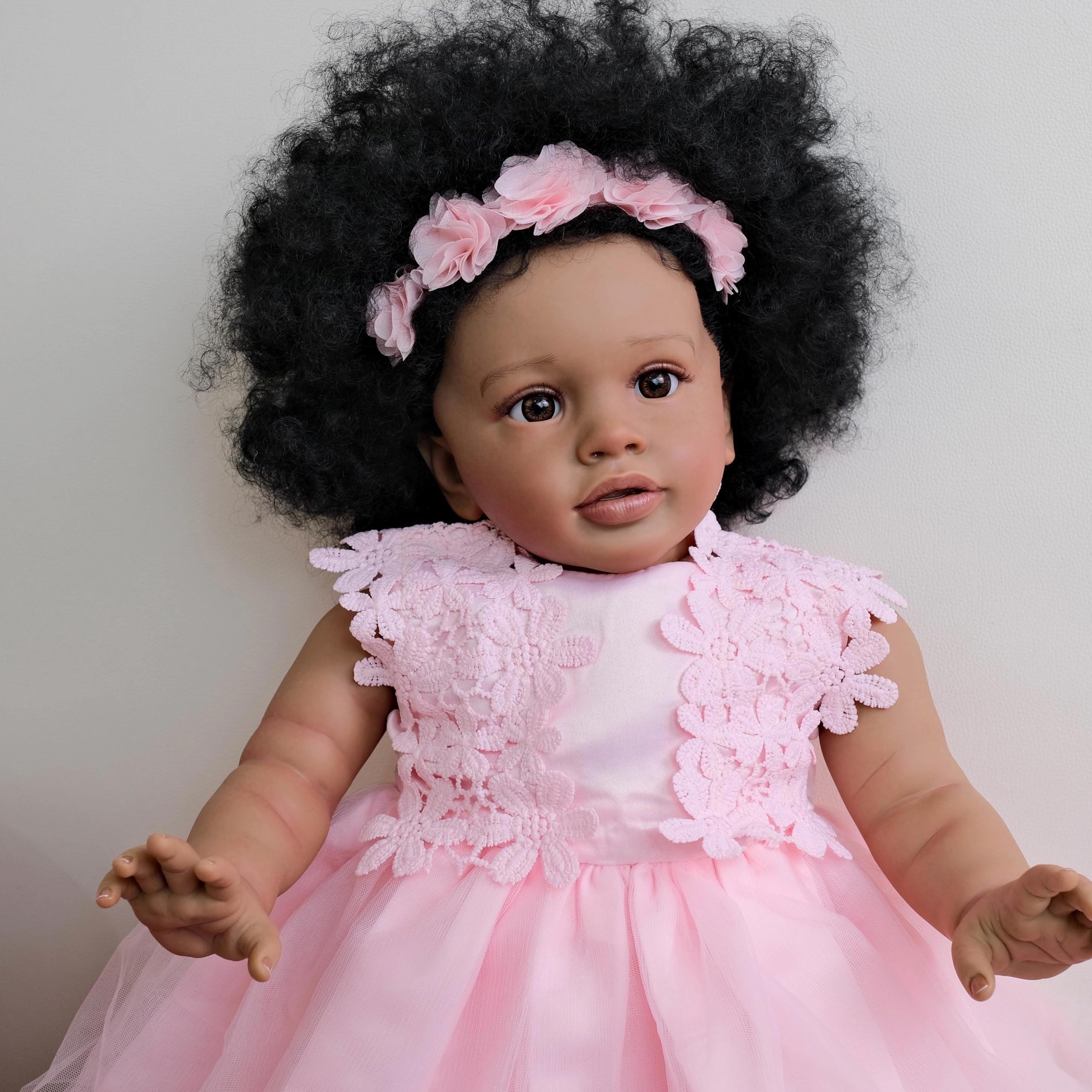 Zero Pam Große Größe Baby Reborn Toddler, 66 cm Baby Reborn Mädchen mit eingepflanzten Haaren, schwarze Babypuppe, weicher Stoff, Körper, Babypuppe, große Größe, Schwarz, Kleinkinder, Puppe für Kinder