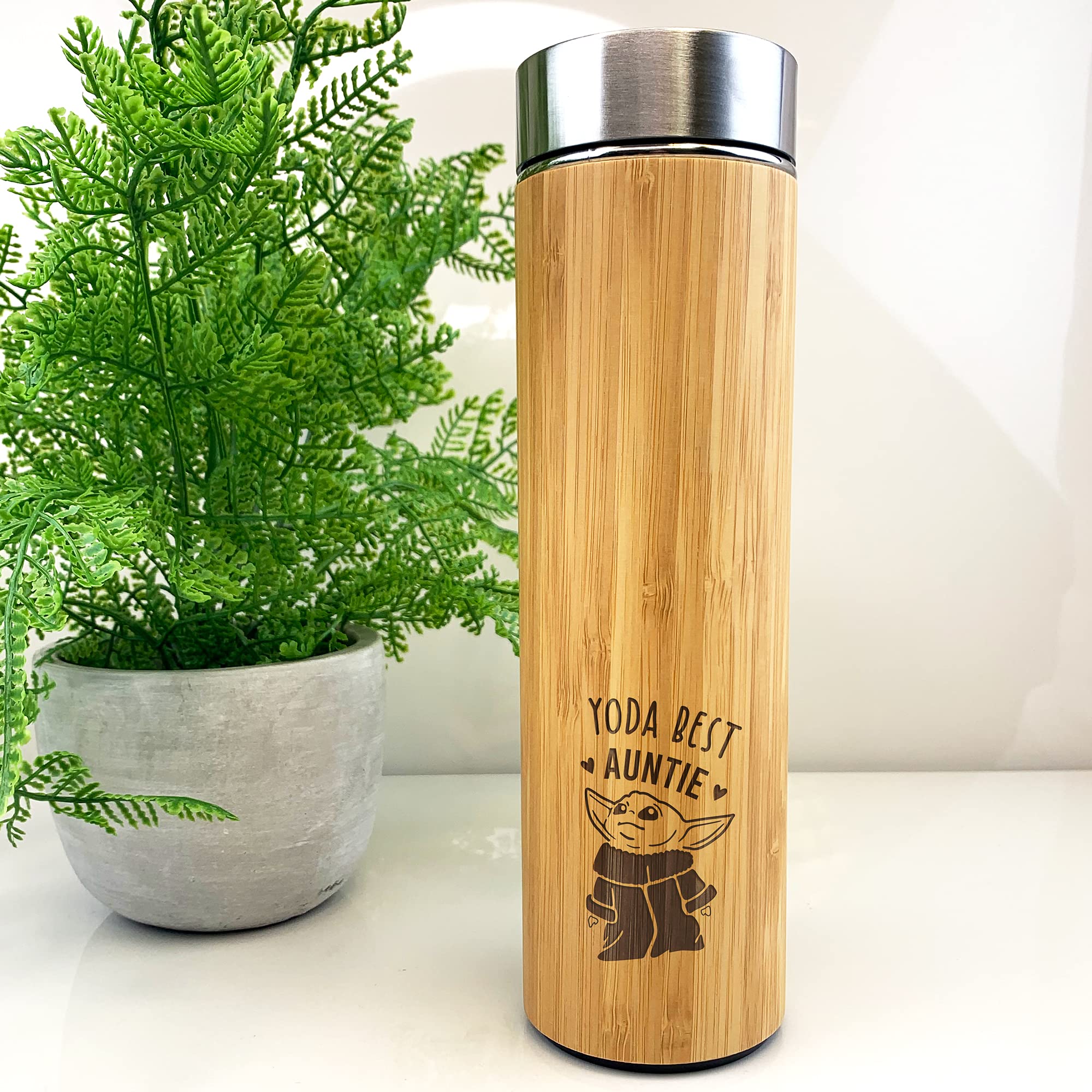 eBuyGB Personalised Bamboo Travel Flask, Baby Yoda Travel Mug, 500ml Star Wars Themed Coffee Mug Cup, Funny Gifts for Aunt, Aunty (Yoda Best Auntie)