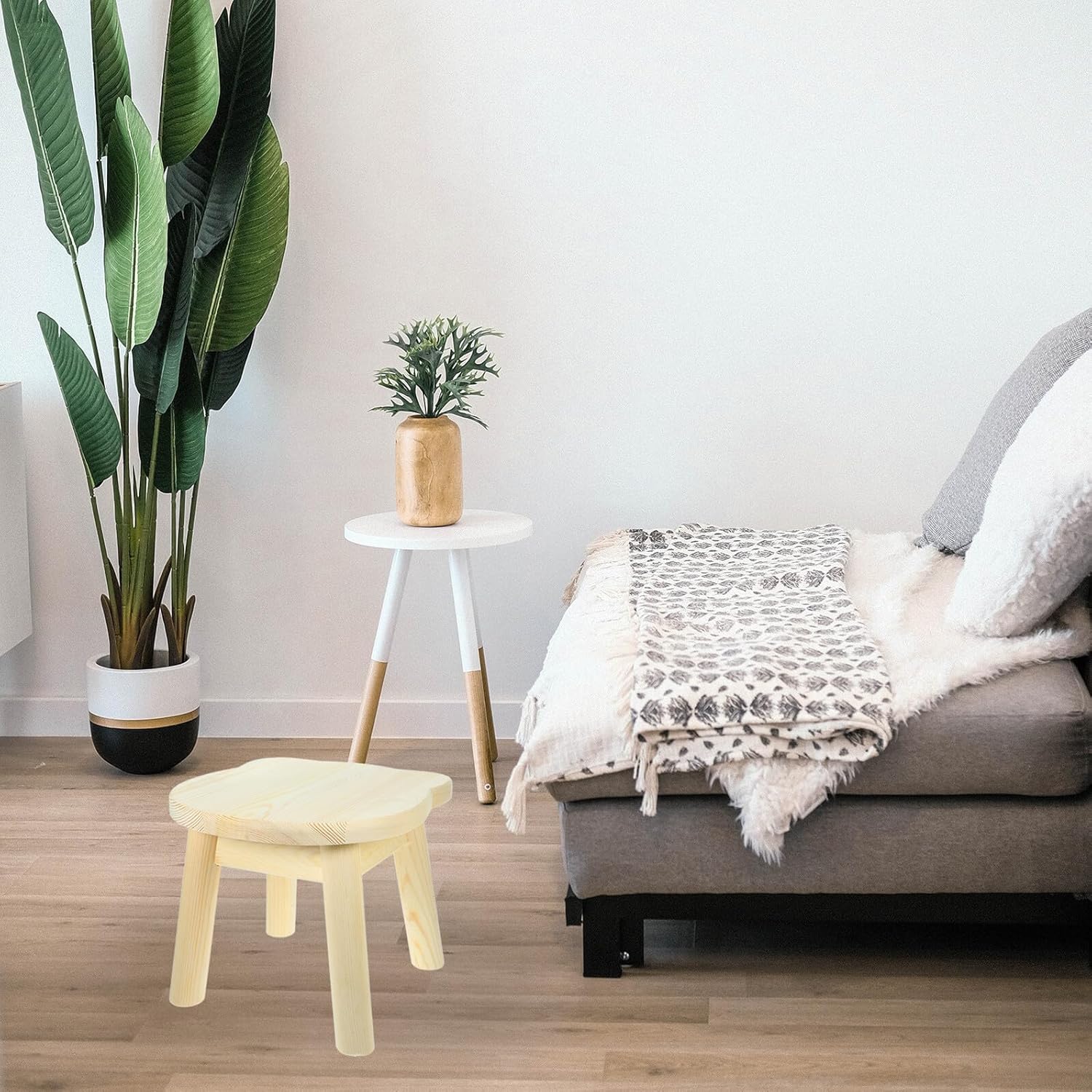 SAFIGLE Small Wooden Stool with Cartoon Bear Design Shoe Changing Step Stool for Indoor Use in Bedroom and Living Sturdy Wood Construction for Toilet Training and Hand Washing Assistance