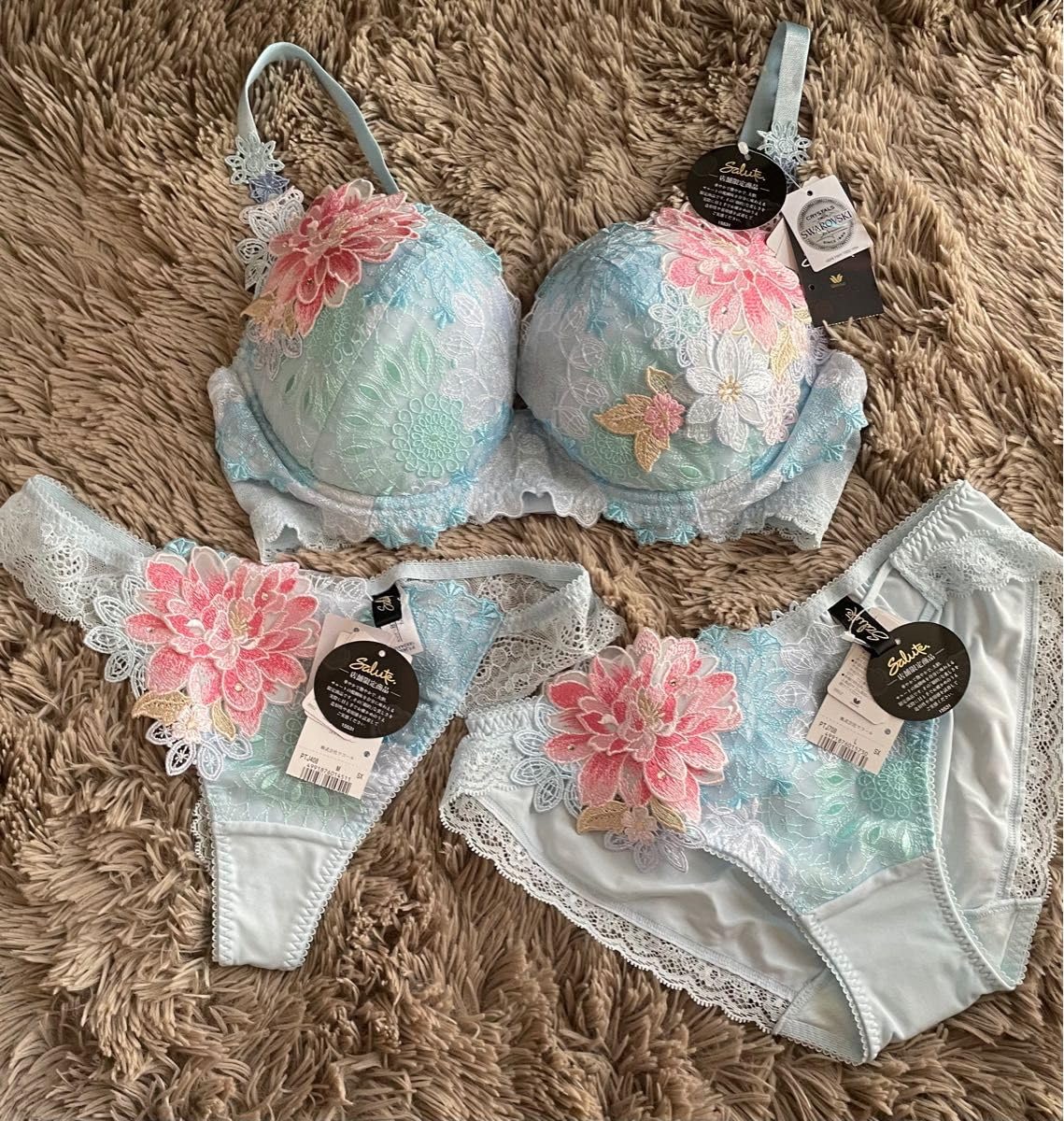 【新品タグ付き】Salute ブラジャーショーツセット Amazon.co.jp: タグ付サルート 店舗限定 08 F75 ブラショーツ 3点