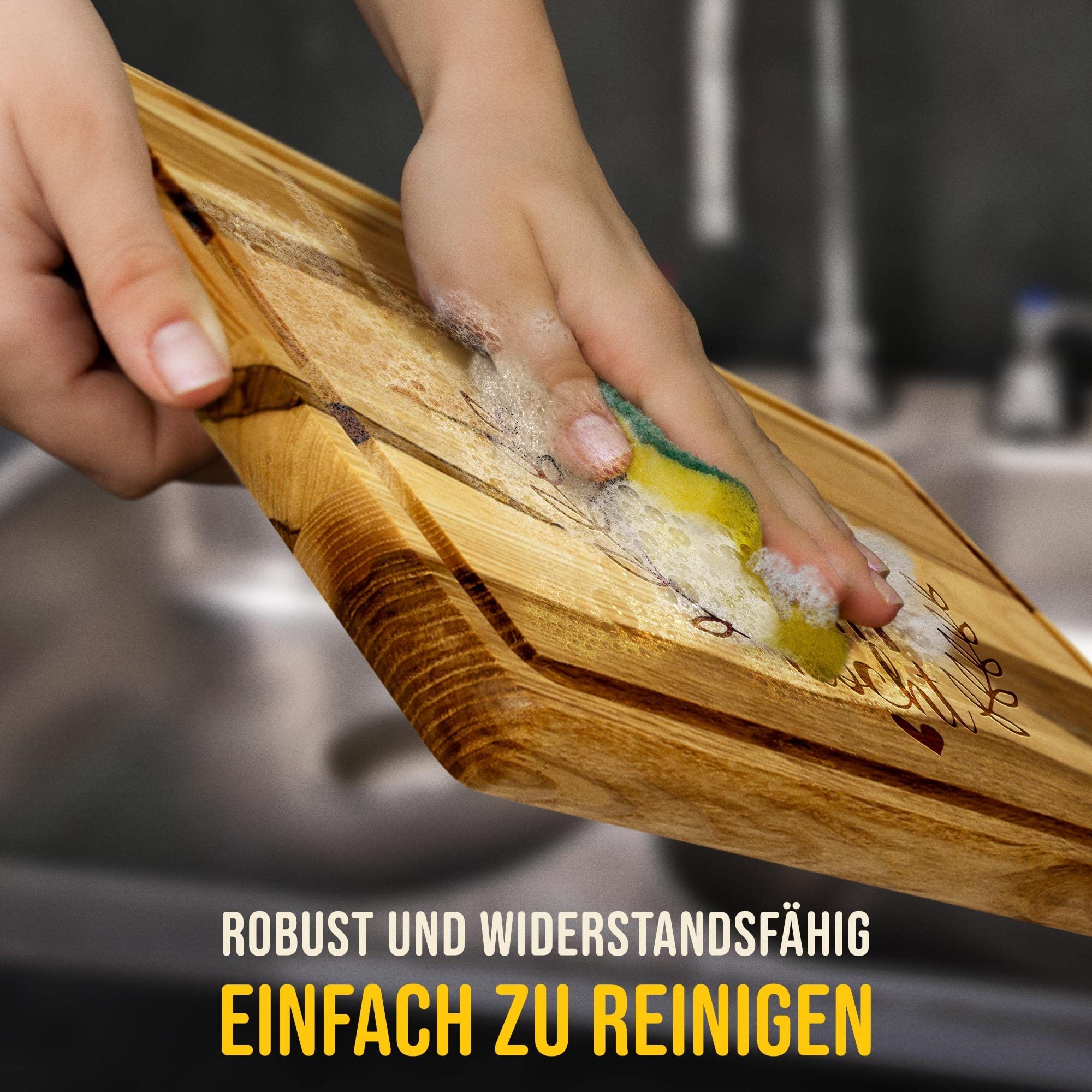 Großes Holzbrett mit Gravur - Schneidebrett personalisiert - Hier kocht - Geschenk für Hobbyköche | Eschenholz, 40 x 25 x 2 cm, personalisiertes Geschenk mit Gravur