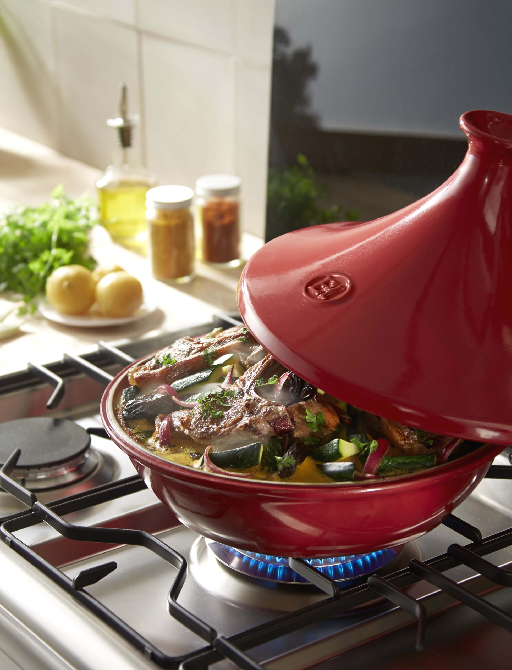 Emile Henry Tajine 32,5 cm – Keramik Flame – weiches Kochen und konservierte Aromen – für alle Herde & Ofen – Farbe Grand Cru – hergestellt in Frankreich