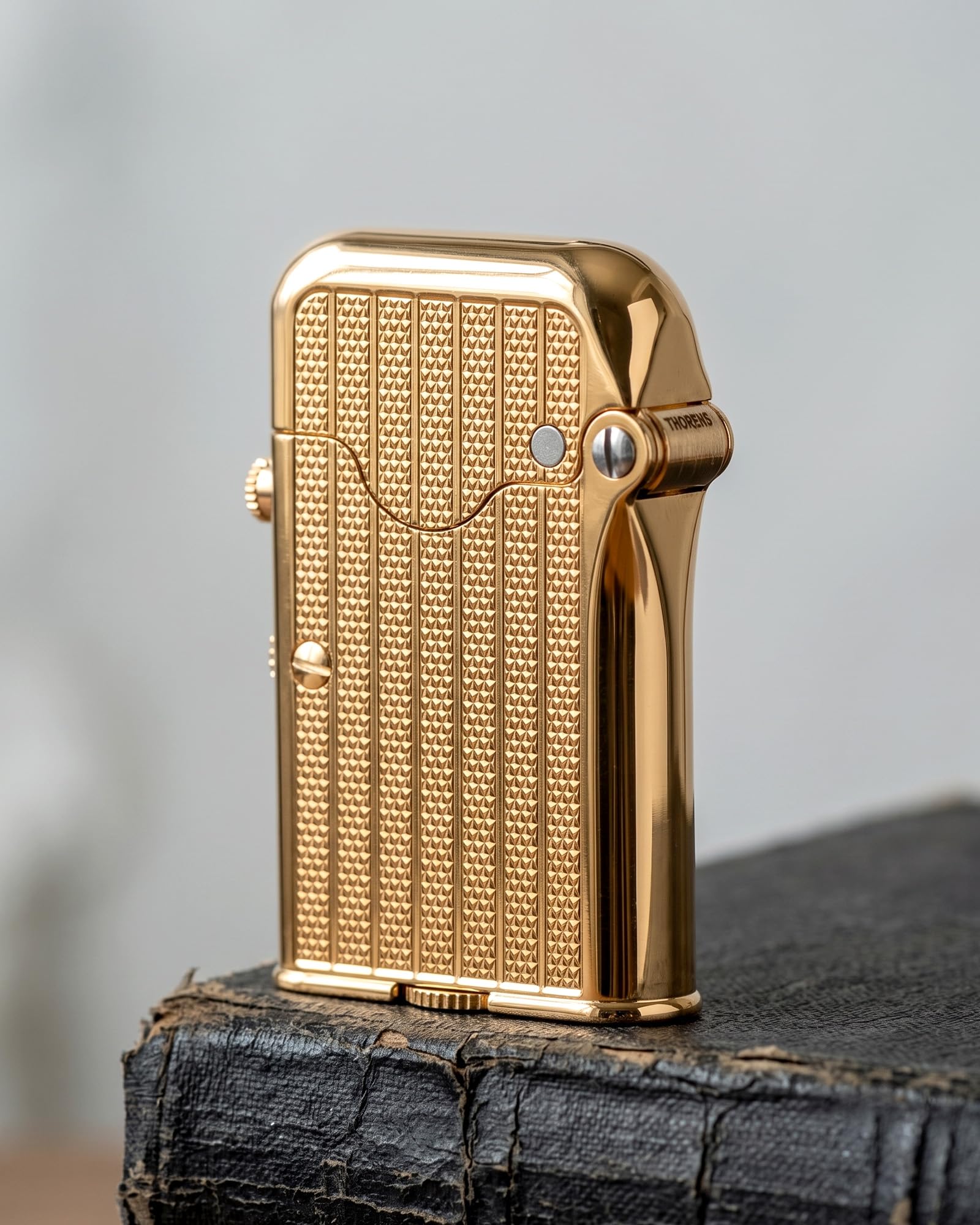 THORENS Gen 7 - Single Claw - TELEFLAM - Fluted Gold Mechero de Queroseno | Latón, llama suave automática, brazo telescópico para cazoleta de pipa, bloqueo seguro, caja regalo, regalo hombre