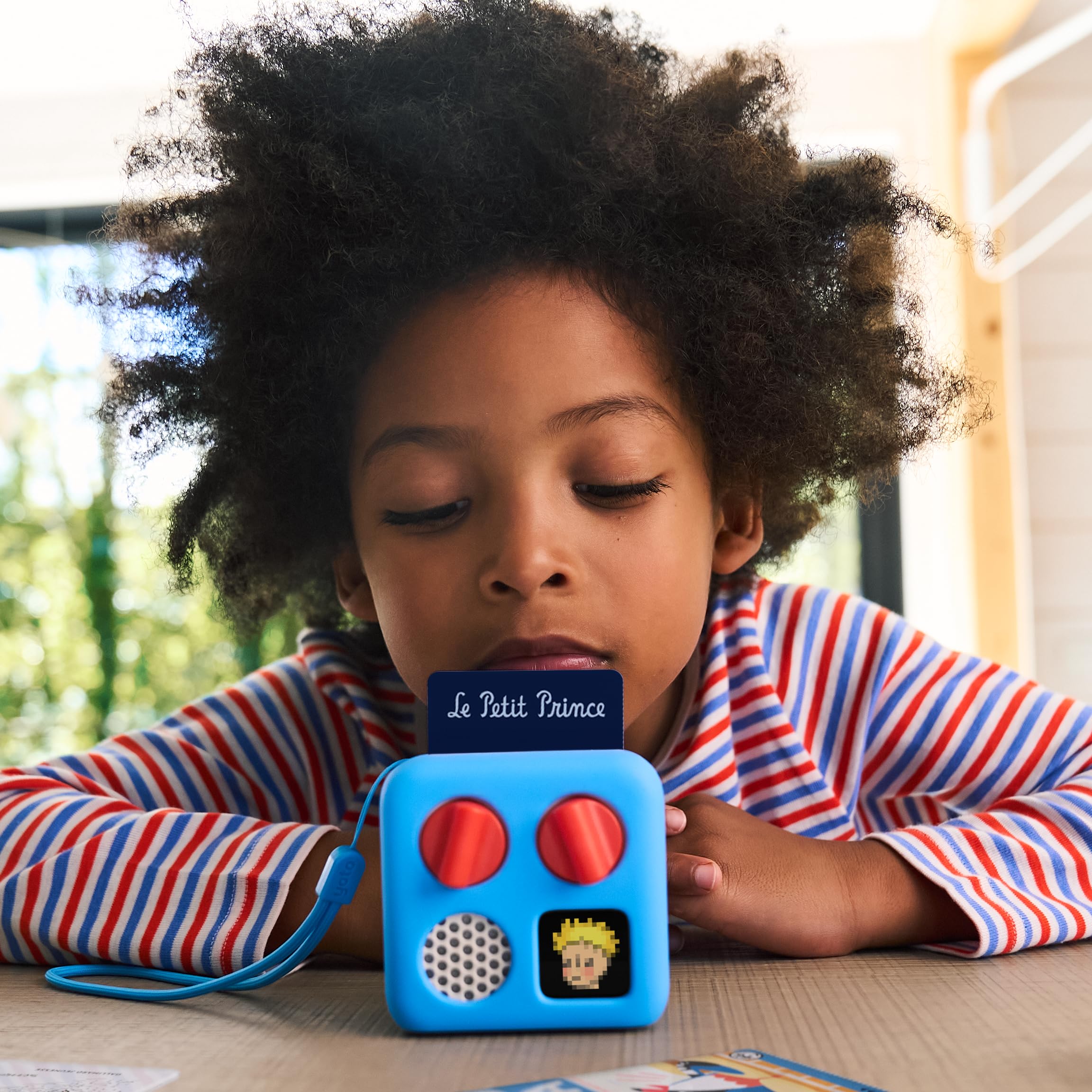 Yoto Mini Édition 2024 + Pixar 6 Histoires, Boîte à Histoires, conteuse avec veilleuse, Horloge, 5 Livres Audio français pour Enfant, Contes musicaux, imagier à écouter